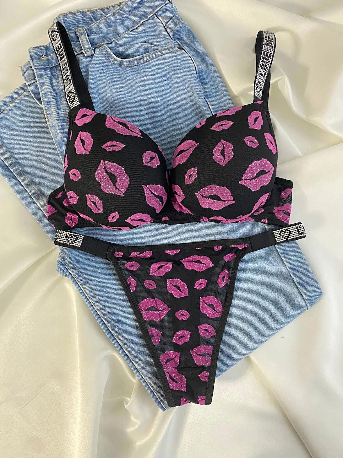 Kadın Öpücük Baskılı Taşlı Balenli Destekli Dolgulu Push Up Sütyen Takımı Iç Çamaşırı Takımı