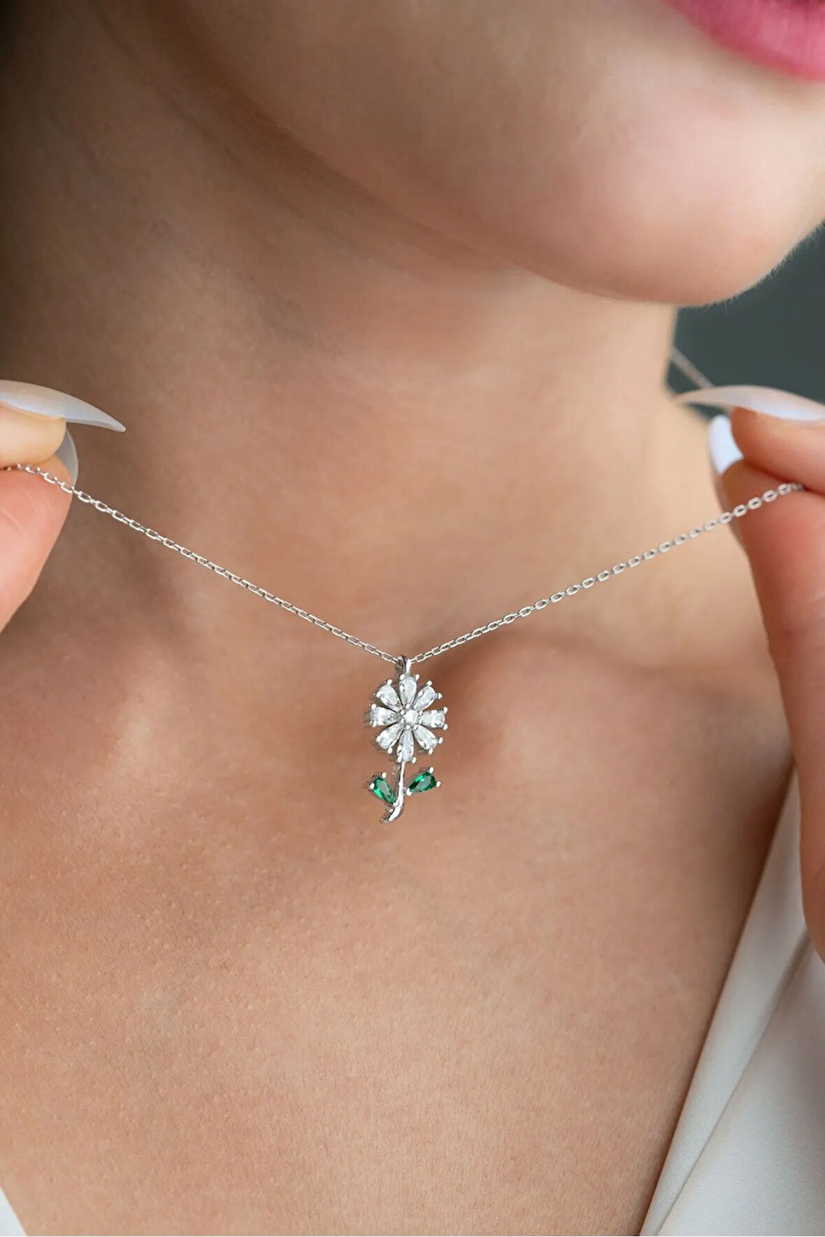 925 Ayar Gümüş Rodyum Kaplama Papatya Model Kadın Kolye