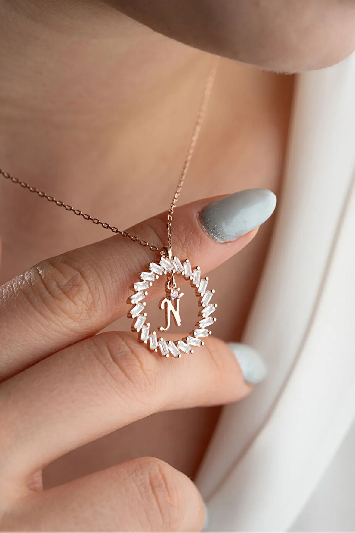 925 Ayar Gümüş Rose Kaplama Baget Taşlı Halka Model N Harfi Kolye