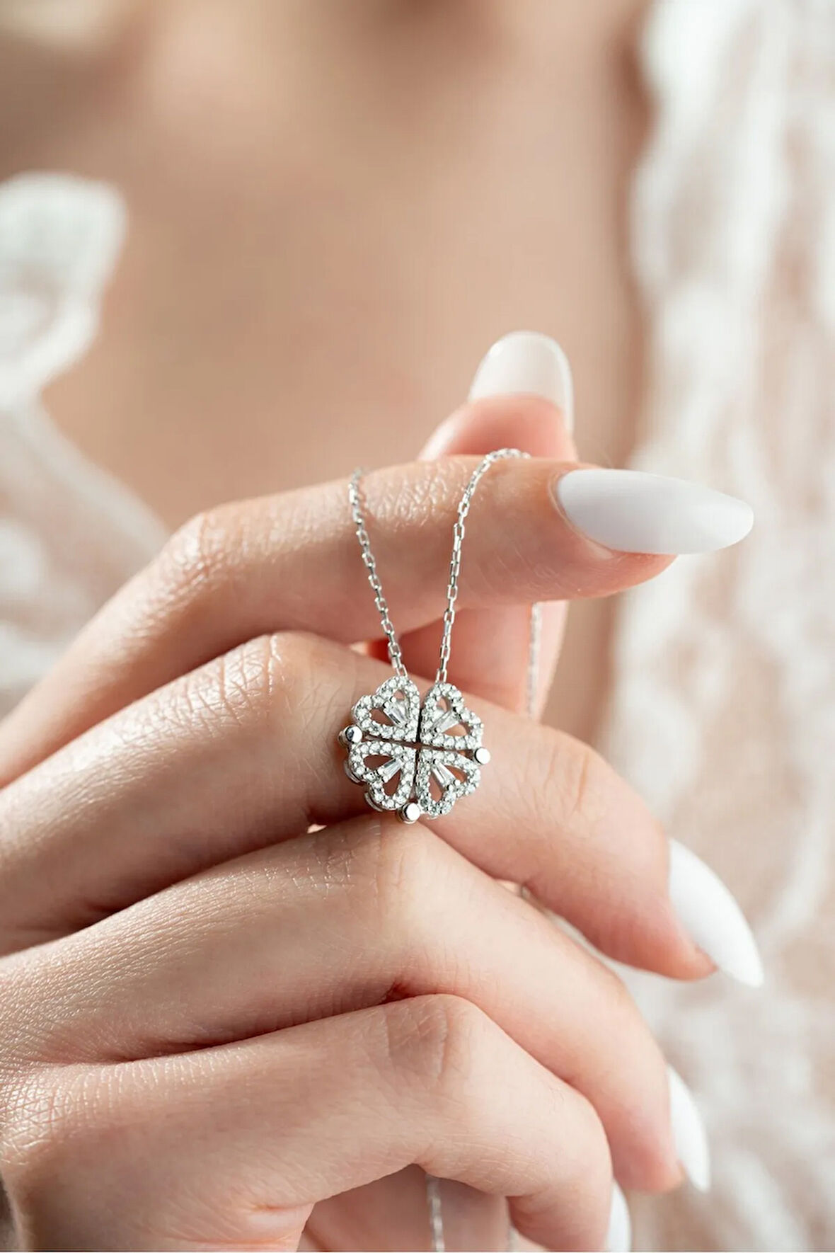 925 Ayar Gümüş Açılır Kapanır Mıknatıslı Baget Taşlı 4 Yapraklı Yonca Şans Kolye