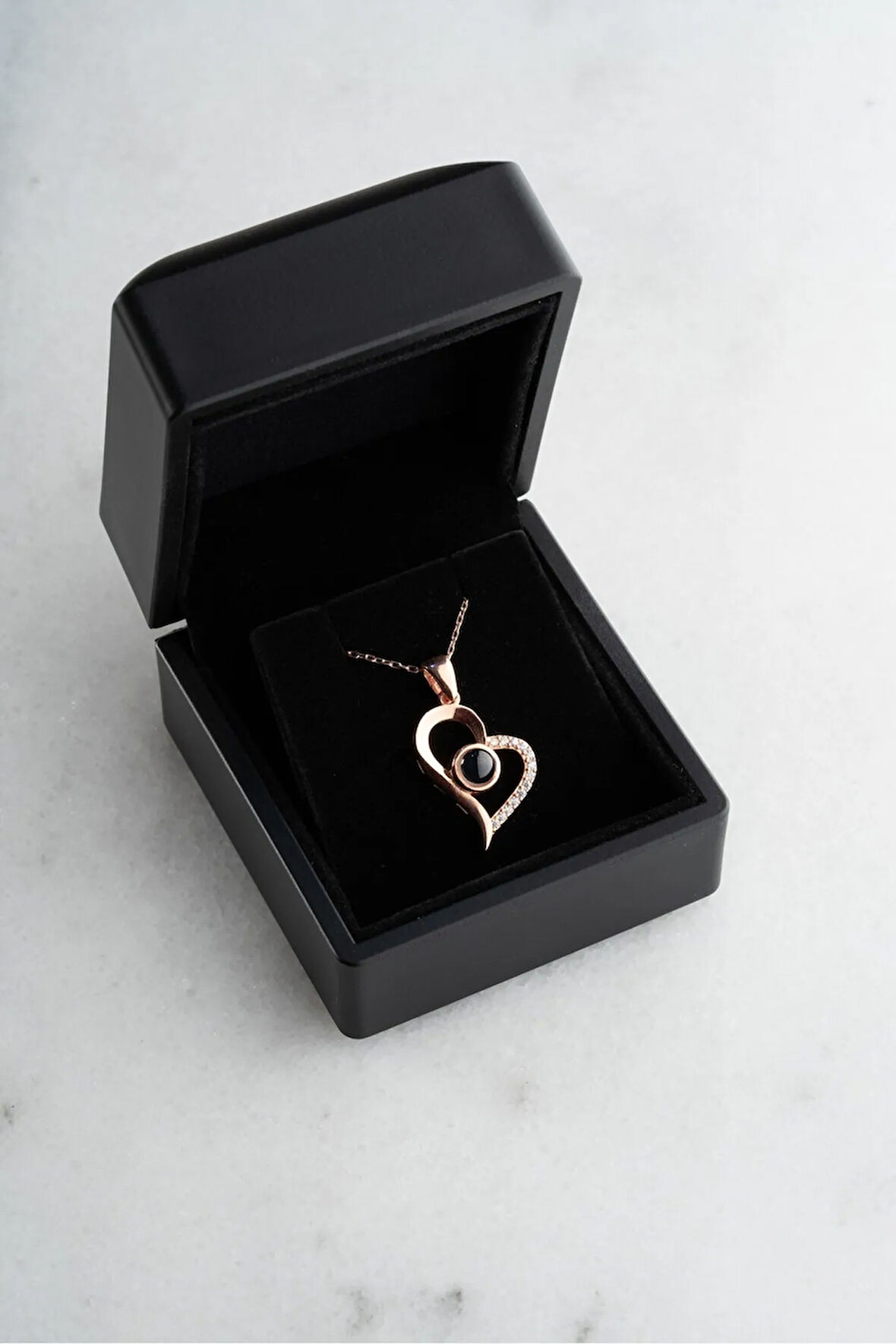 925 Ayar Işıklı Kutuda Gümüş 100 Dilde Seni Seviyorum Yazılı Kolye