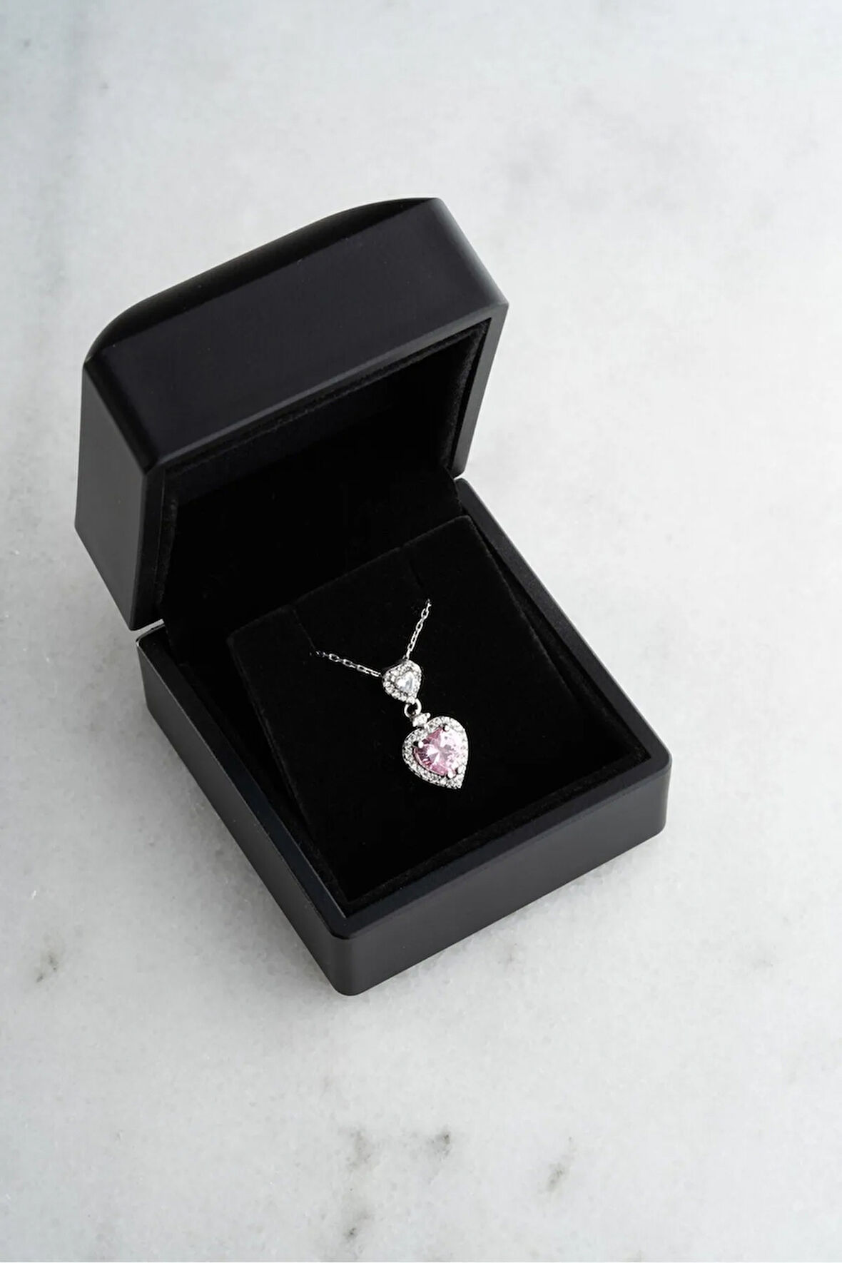 925 Ayar Işıklı Kutuda Gümüş Rodyum Kaplama Pembe Taşlı Çift Kalpli Kolye