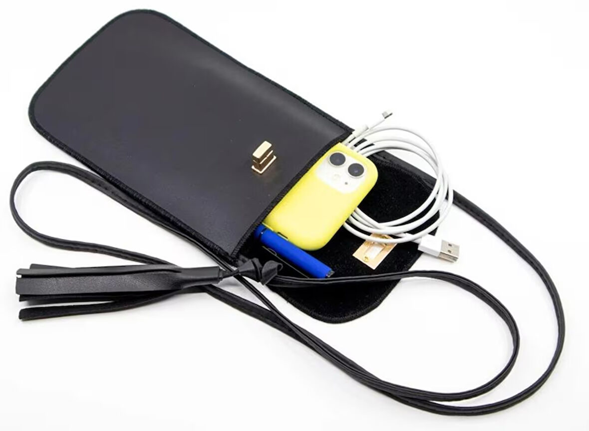 PAİ SİYAH EYCH LAİLA Kadın Telefon Çantası – Kartlık Bölmeli, Minimalist ve Şık Tasarım