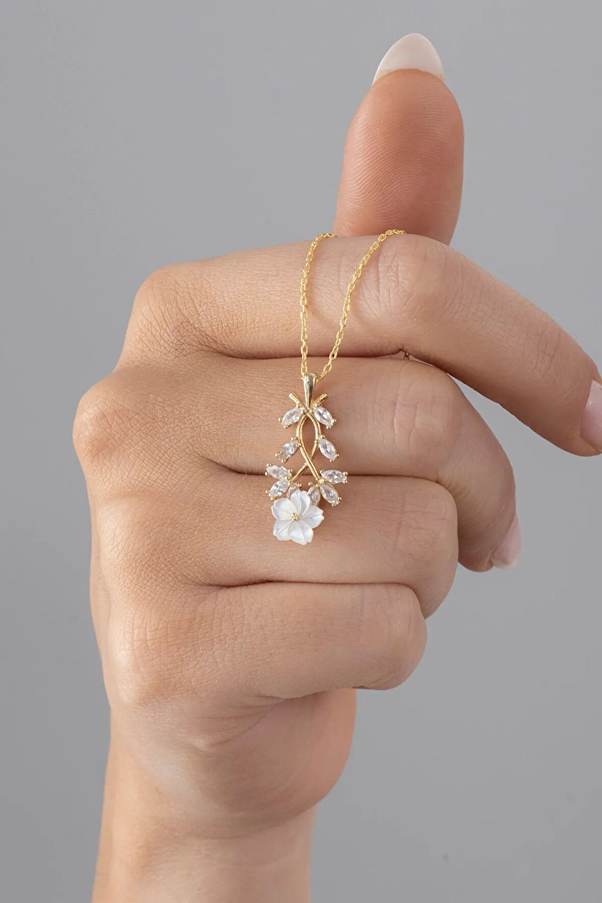 925 Ayar Gümüş Baget Taşlı Manolya Çiçeği Gold Kadın Kolye