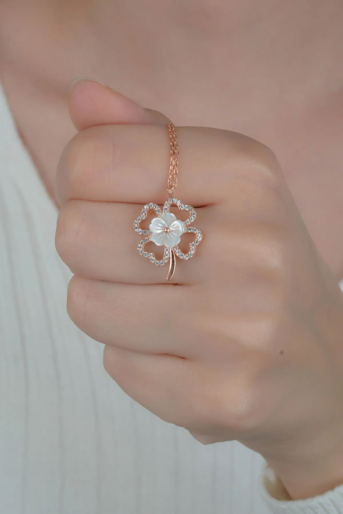 925 Ayar Gümüş Rose Yonca Model Manolya Çiçeği Kolye