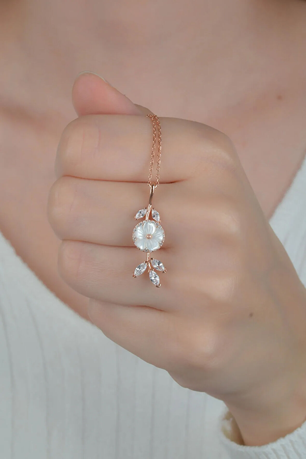 925 Ayar Gümüş Mekik Taşlı Manolya Çiçeği