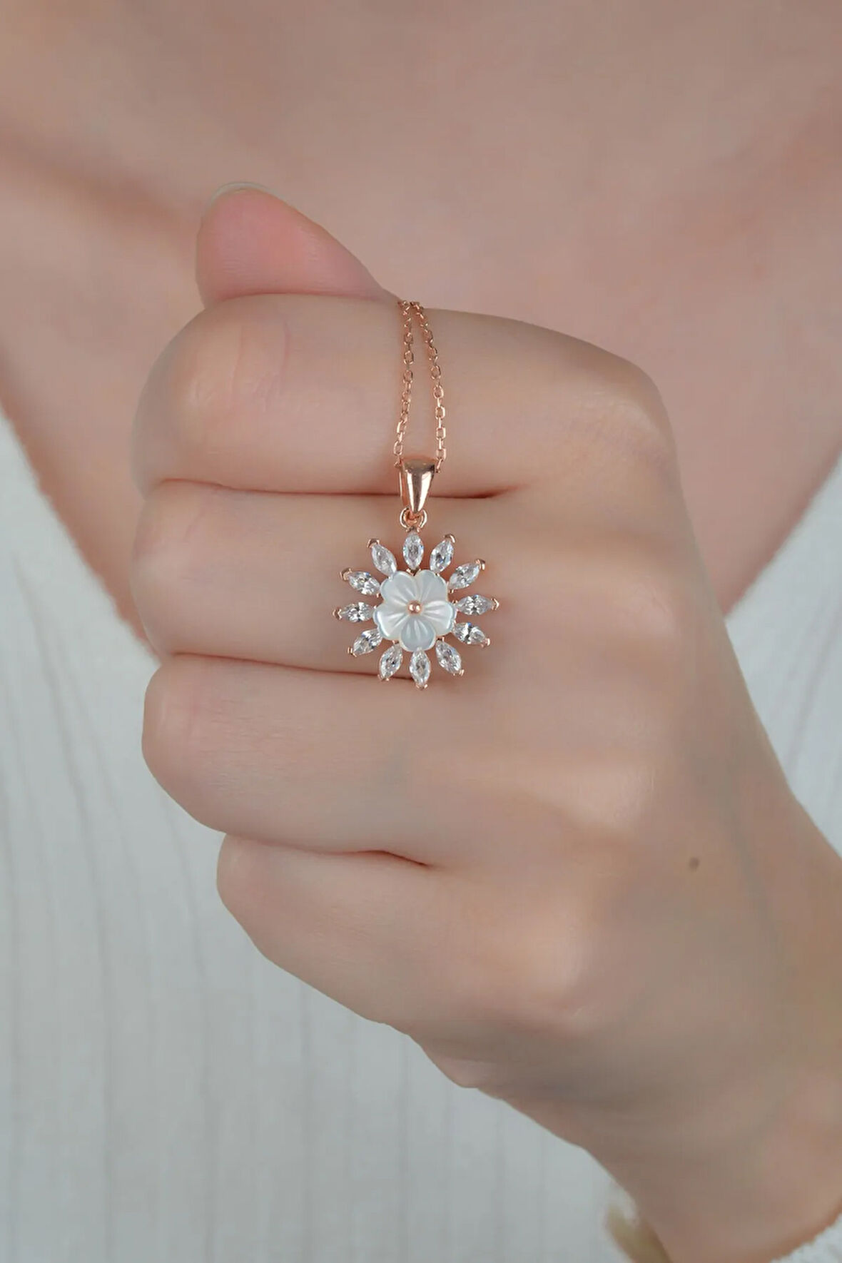 925 Ayar Gümüş Gold Güneş Model Manolya Çiçeği Kolye