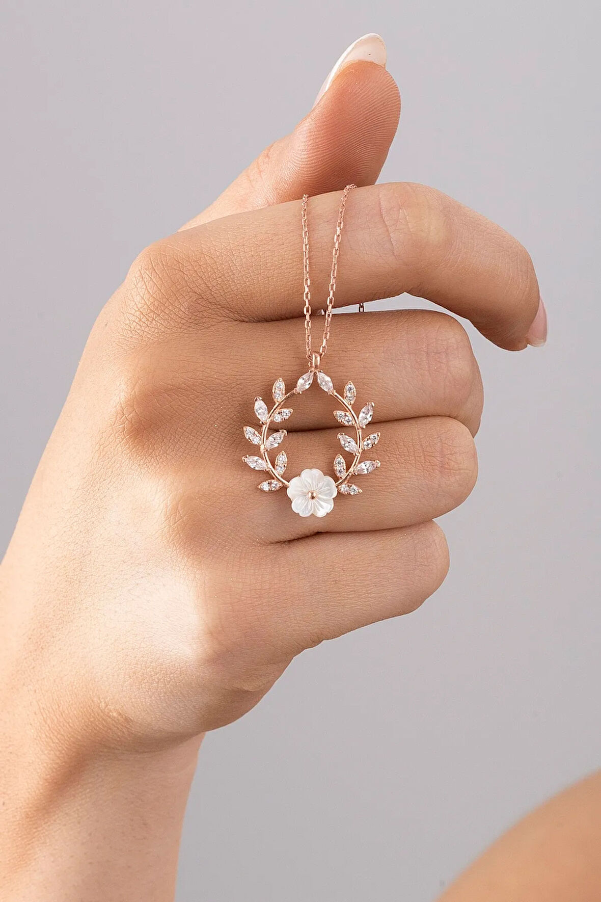 925 Ayar Gümüş Sarmaşık Manolya Çiçeği Kolye