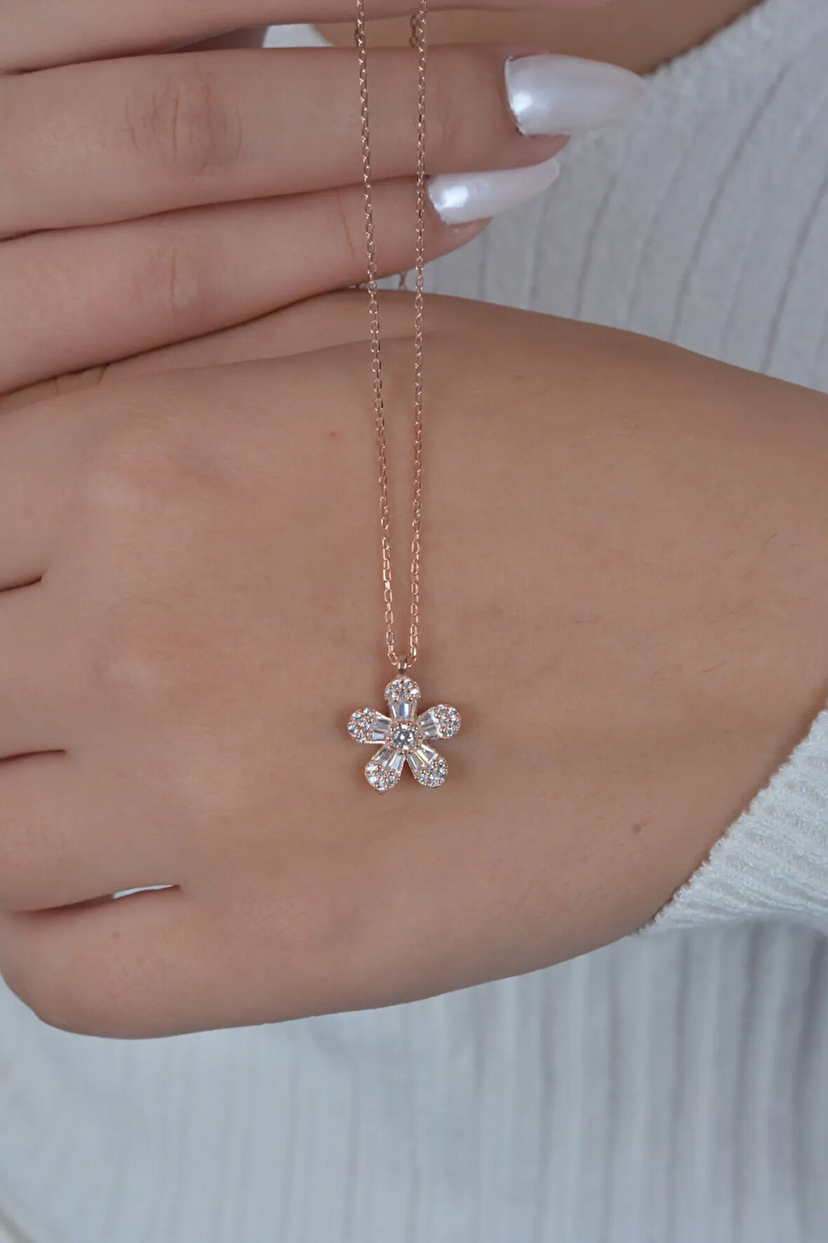 925 Ayar Gümüş Tek Katlı Baget Taşlı Lotus Çiçeği