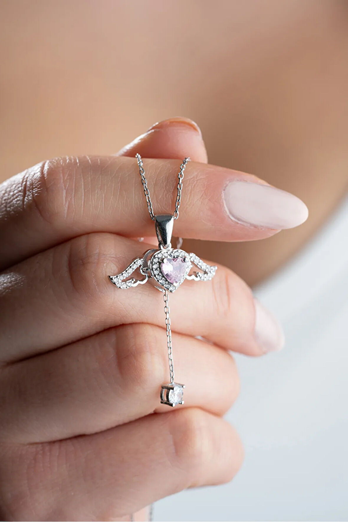 925 Ayar Gümüş Rodyum Kaplama Melek Kanatlı Hareketli Pembe Taşlı Kolye