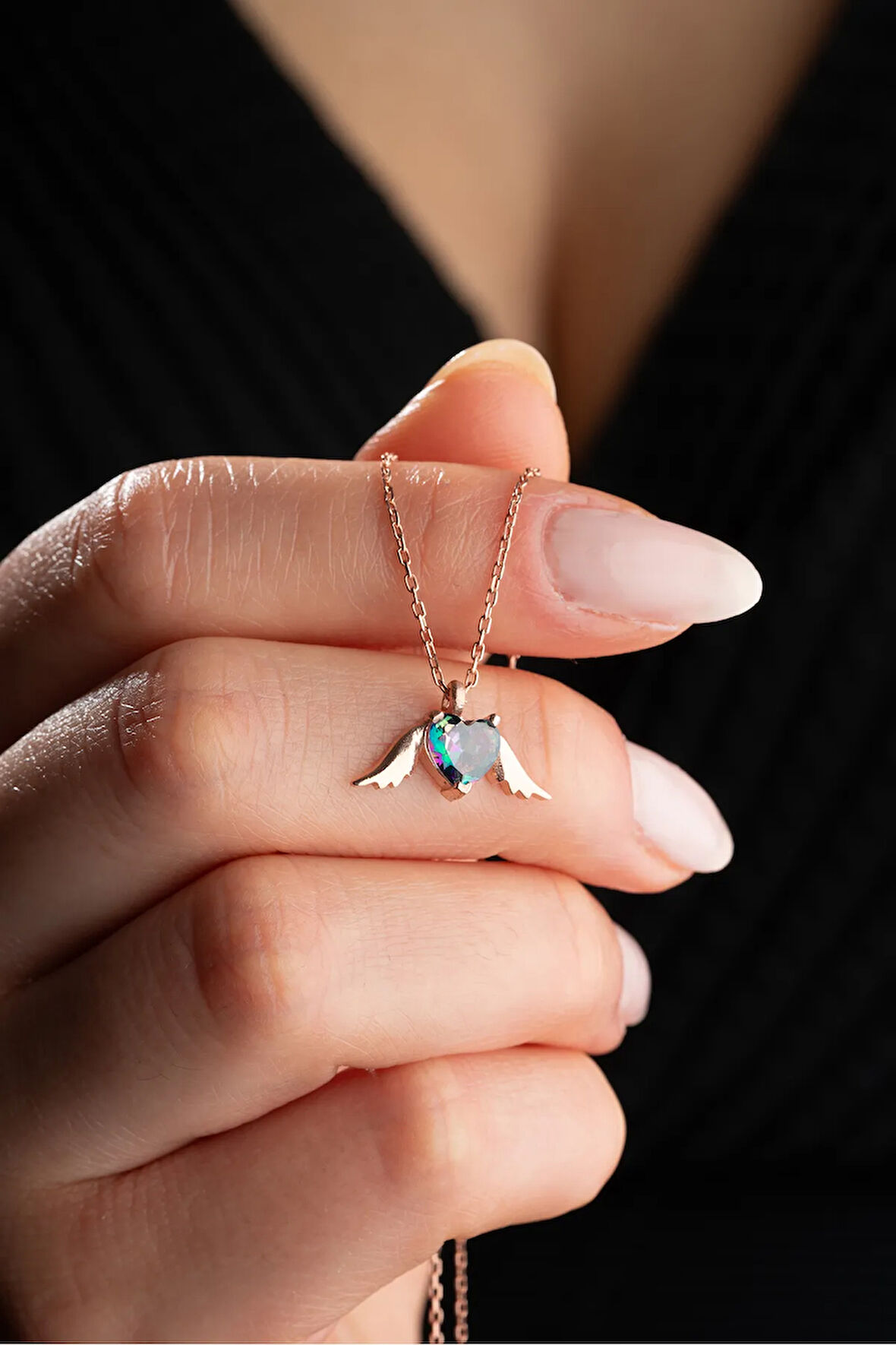 925 Ayar Gümüş Mistik Topaz Taşlı Uçuşan Kalp Kolye