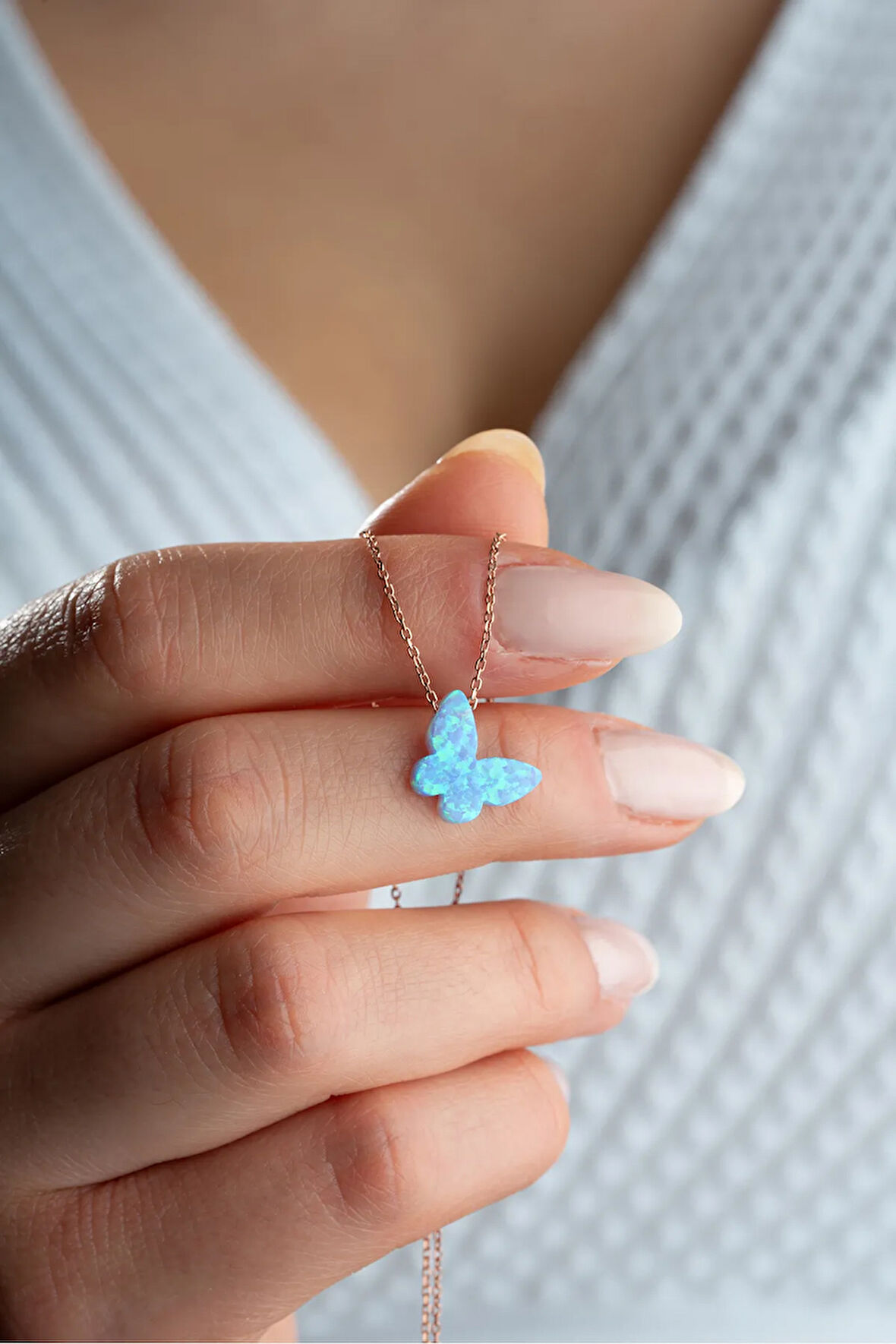 925 Ayar Gümüş Rose Kaplama Zincirli Opal Taşlı Kelebek Kolye
