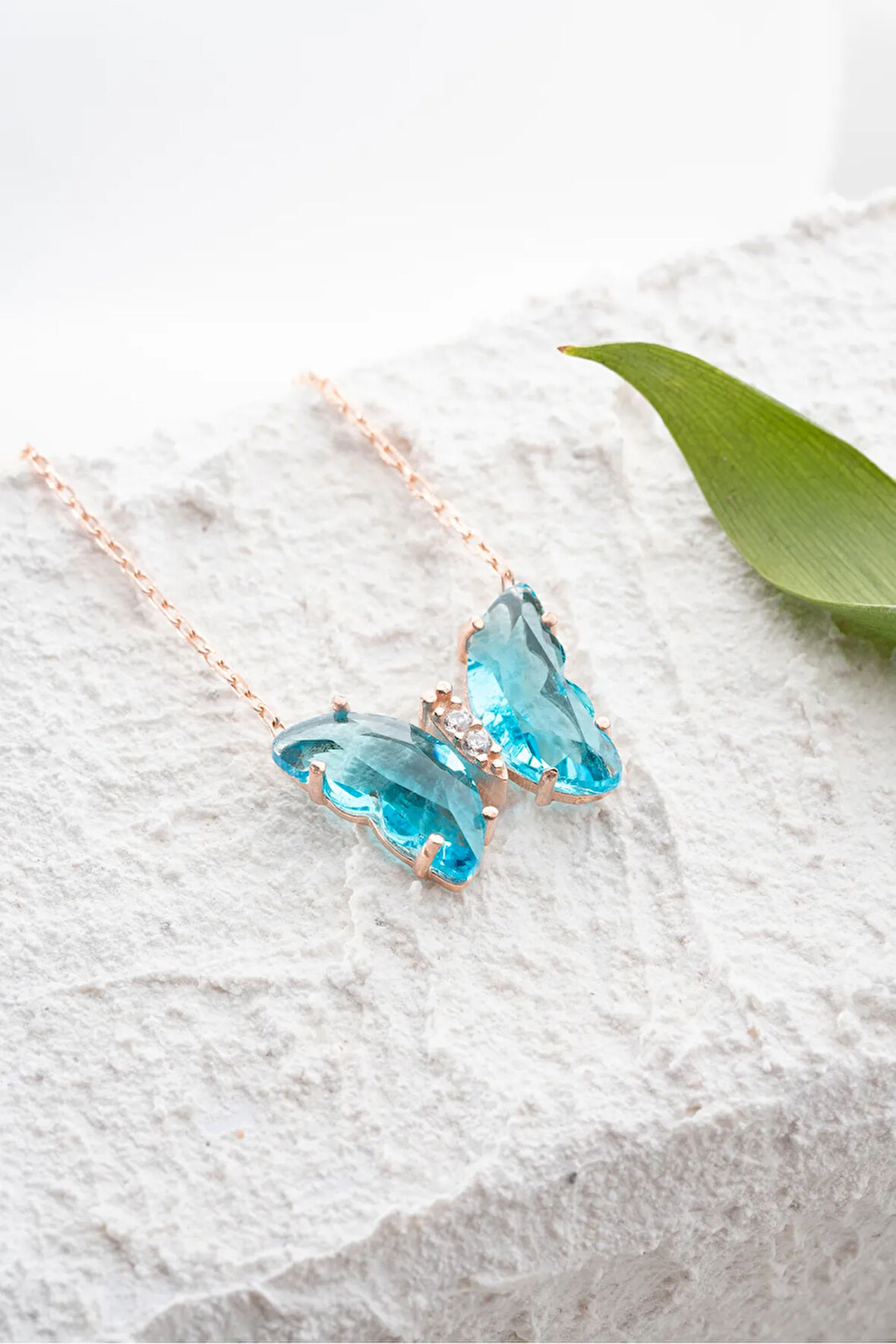 925 Ayar Gümüş Rose Kaplama Aquamarine Taşlı Kelebek Kolye