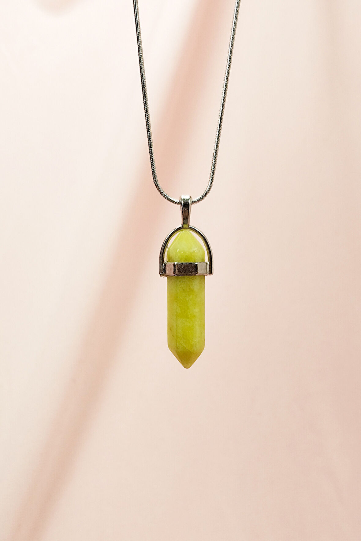 Peridot  Taşı Zincirli El Yapımı Tasarımlı Kolye Uç: 3,5 cm Zincir: 20 cm Kutulu