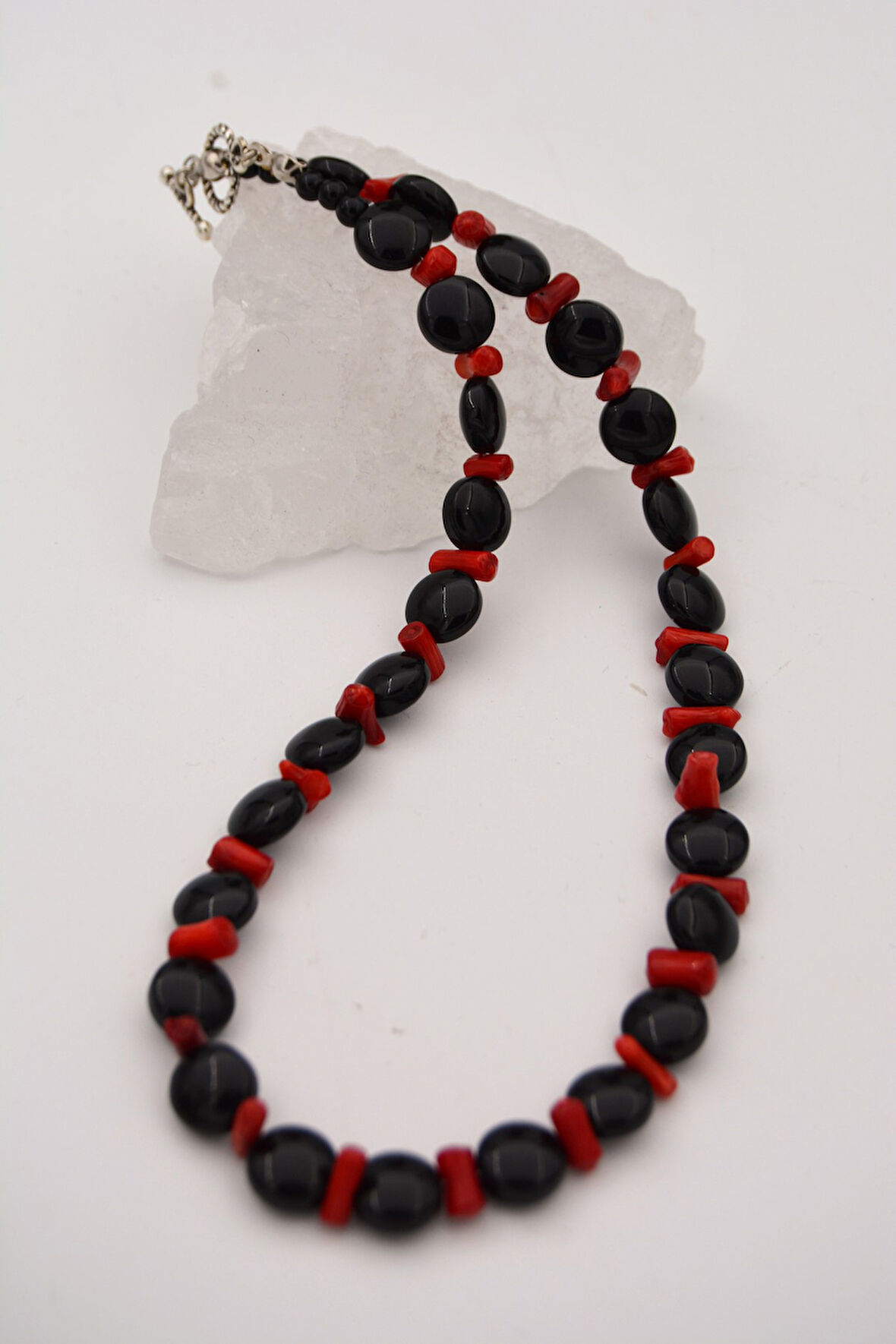 STONEAGE Orijinal Oniks ve Mercan Taşlı T Kilitli Şifa Kolyesi