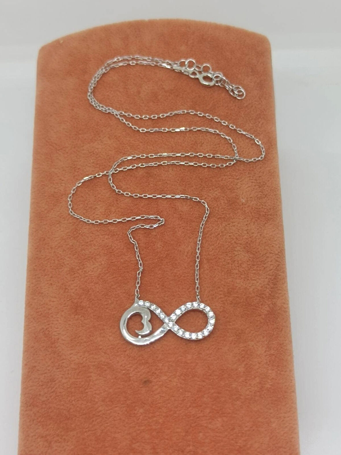 Kalpli Sonsuzluk Modeli Taşlı Gümüş Kadın Kolye