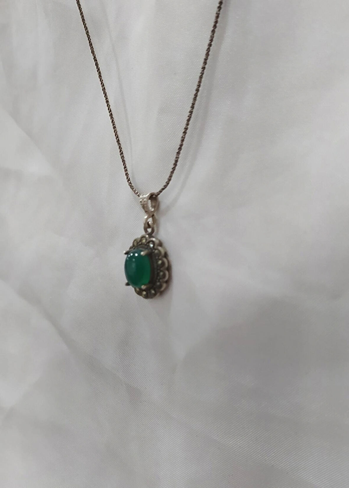 Minyatür Oval Modeli Gümüş Kadın Kolye