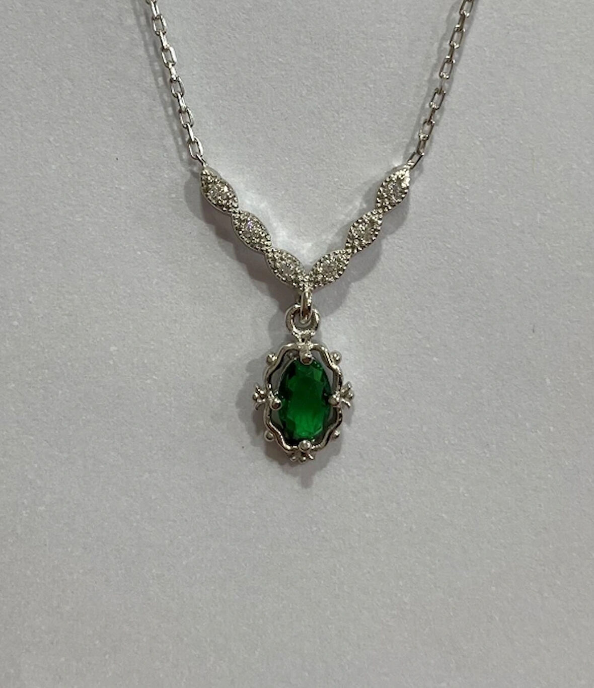 Aşk Modeli Yeşil Taşlı Gümüş Şans Kolyesi