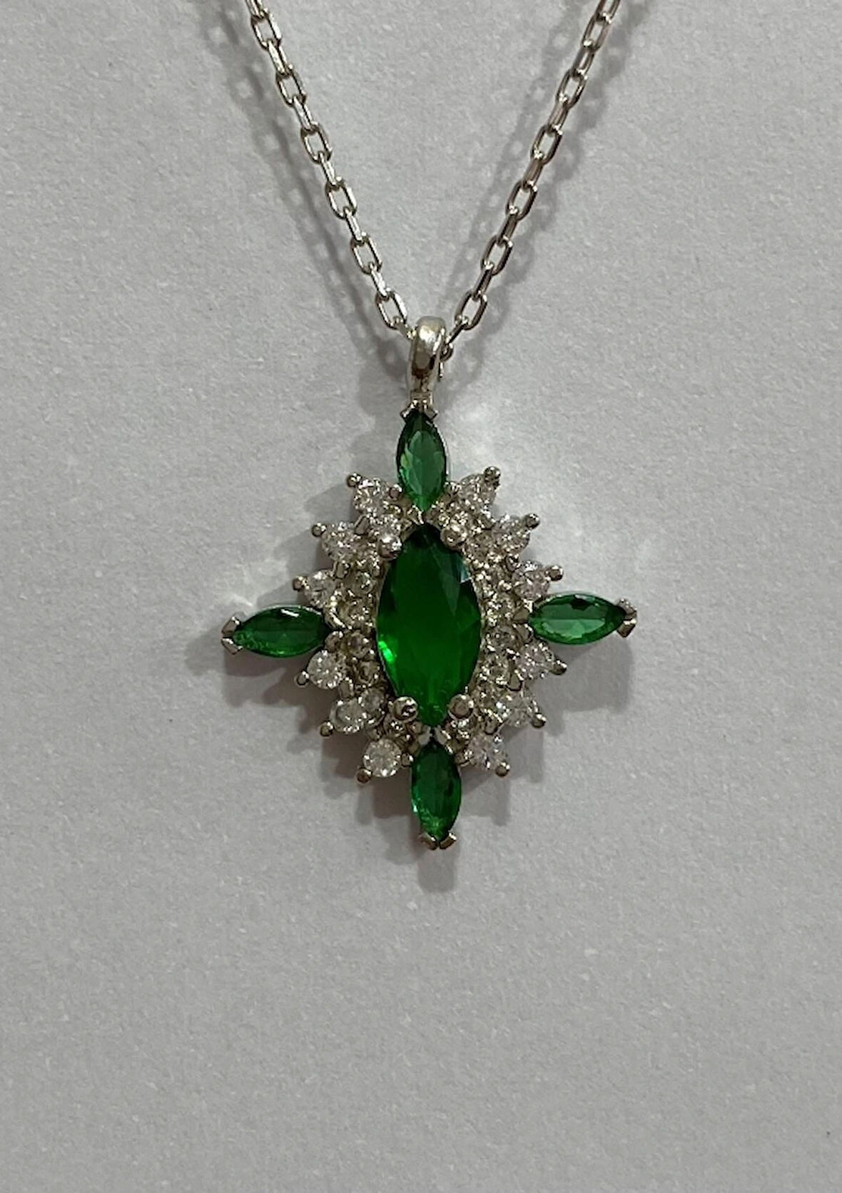 Beştaşlı Yeşil Taşlı Rodyum Gümüş Şans Kolyesi