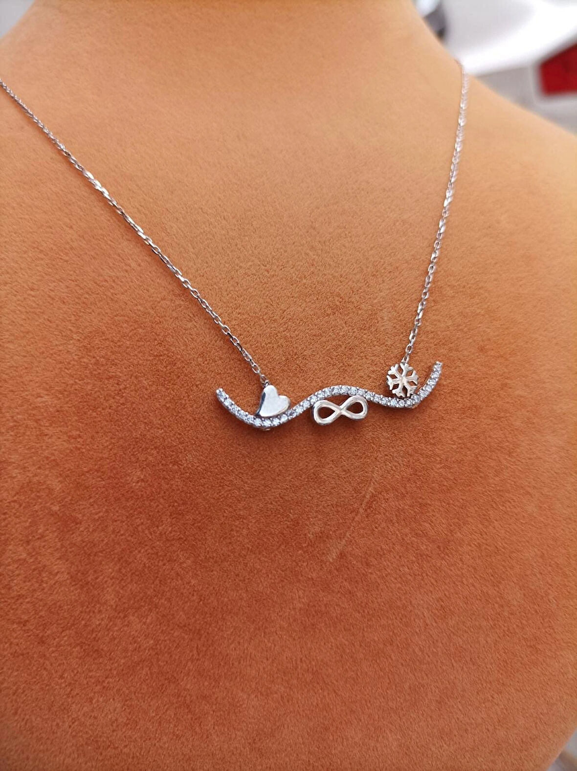 Aşkın Romantik Halı Kalp Sonsuzluk Kar Tanesi Modeli Gümüş Kolye