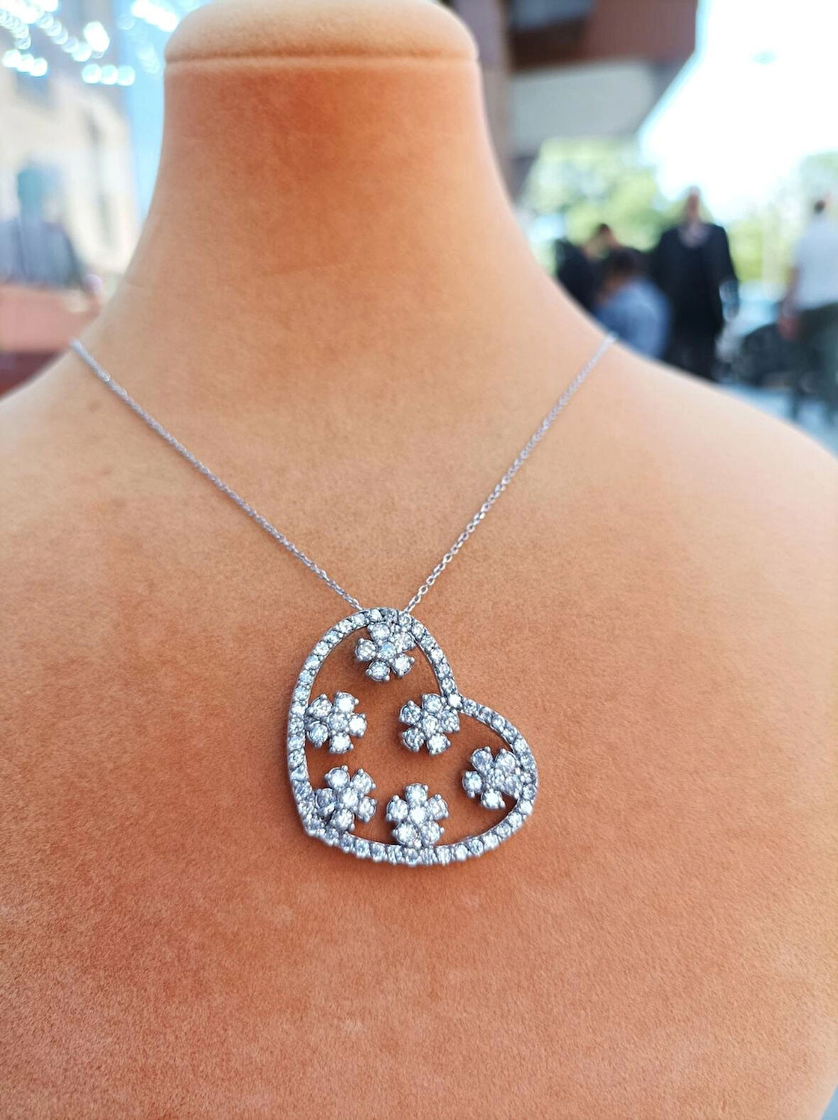 Aşkın Kalpli Çiçekleri Modeli Gümüş Kolye