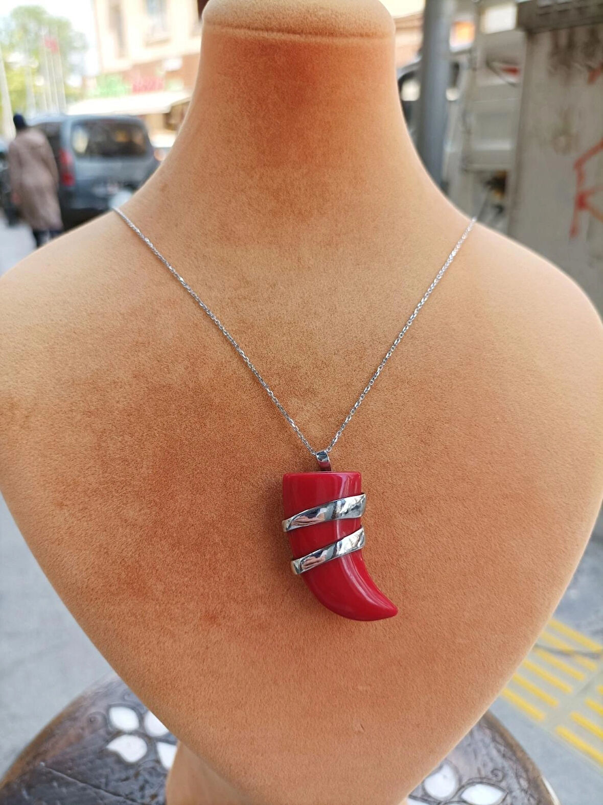 Mercan Taşlı Fil Dişi Gümüş Kadın Kolye