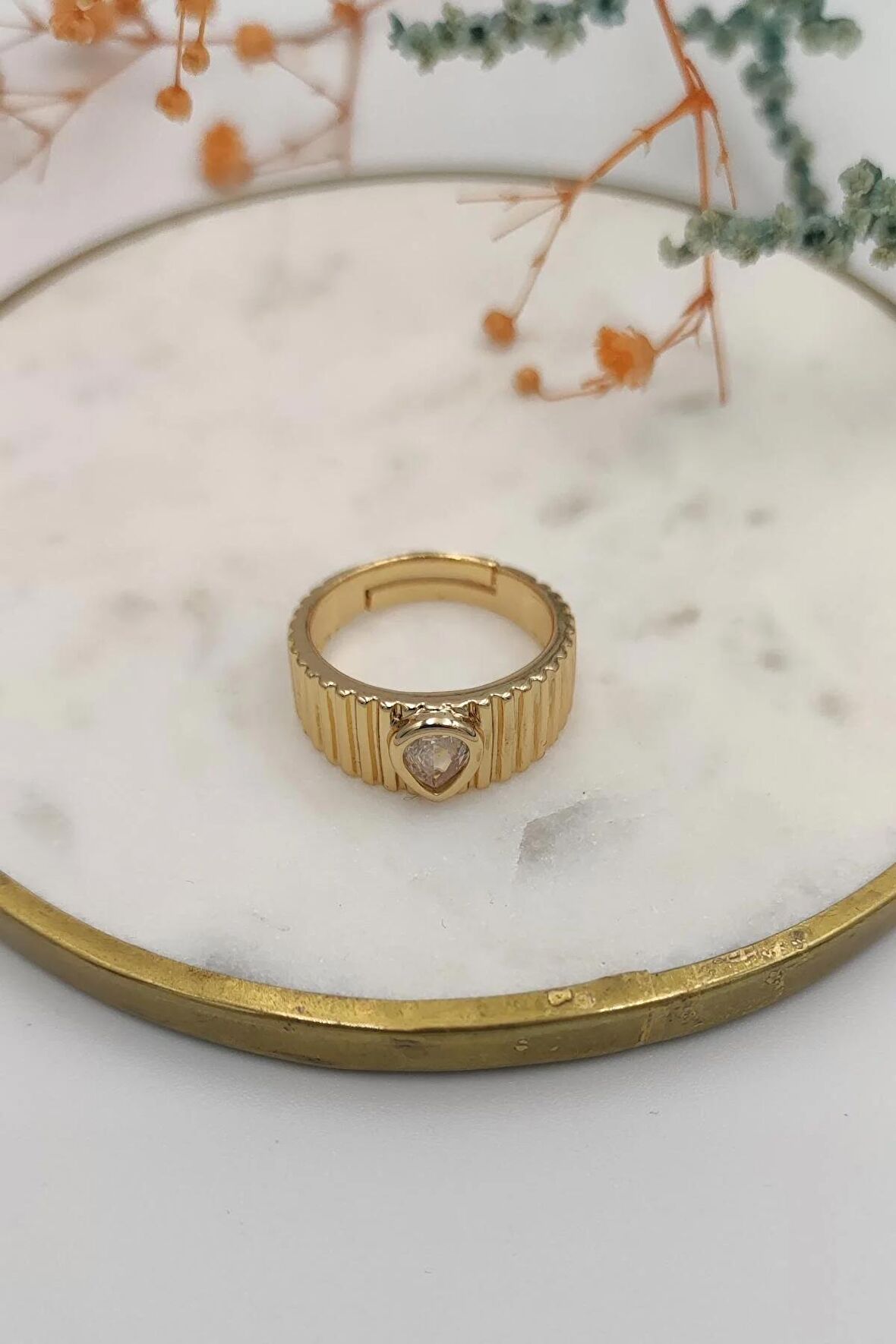 Beyaz Damla Taşlı Tırtıklı Yüzük