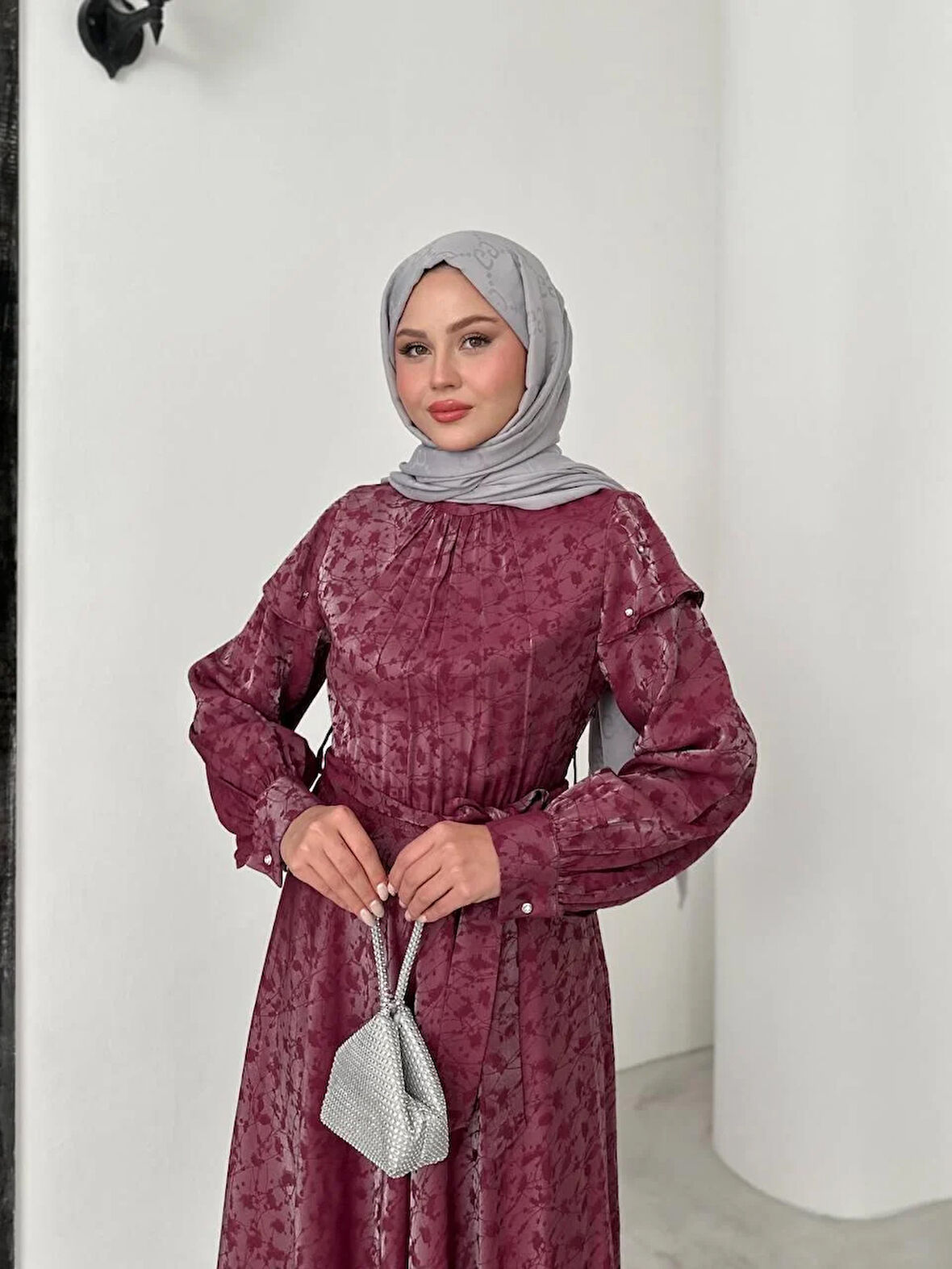 Premium Kalite Jakarlı Saten Kumaş Elbise Tesettür Uyumlu Jakarlı Elbise