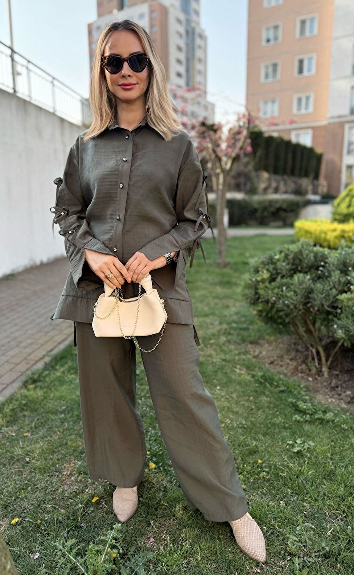 Modal Kumaş Kolları Fiyonk ve Taş Detaylı İkili Takım Tesettür Uyumlu Tunik Gömlek ve Pantolon İkili Takım