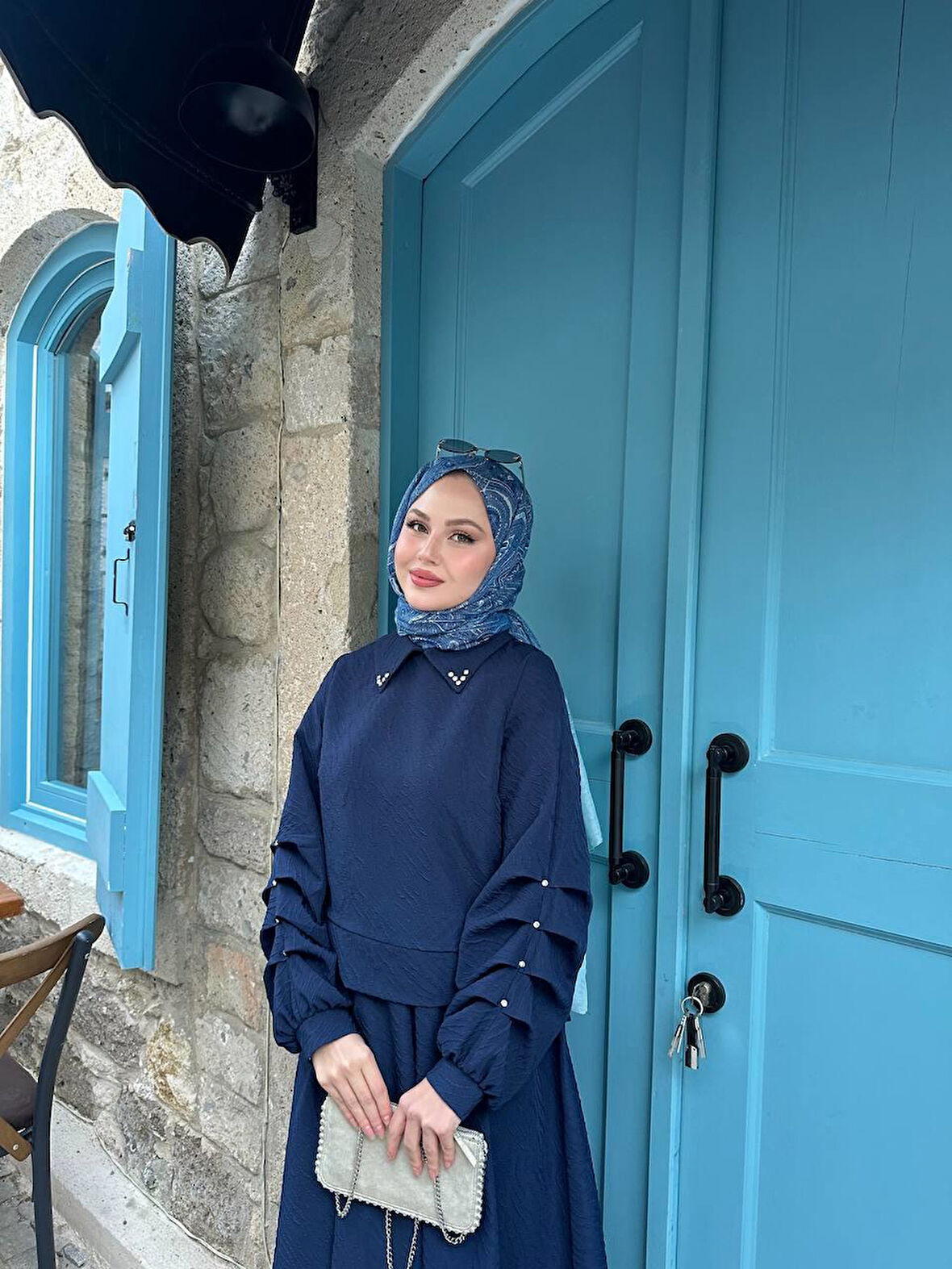 Yakası ve Kolları Taş Detaylı Desenli Jakar Kumaş İkili Takım Tesettür Uyumlu Bluz Etek İkili Takım