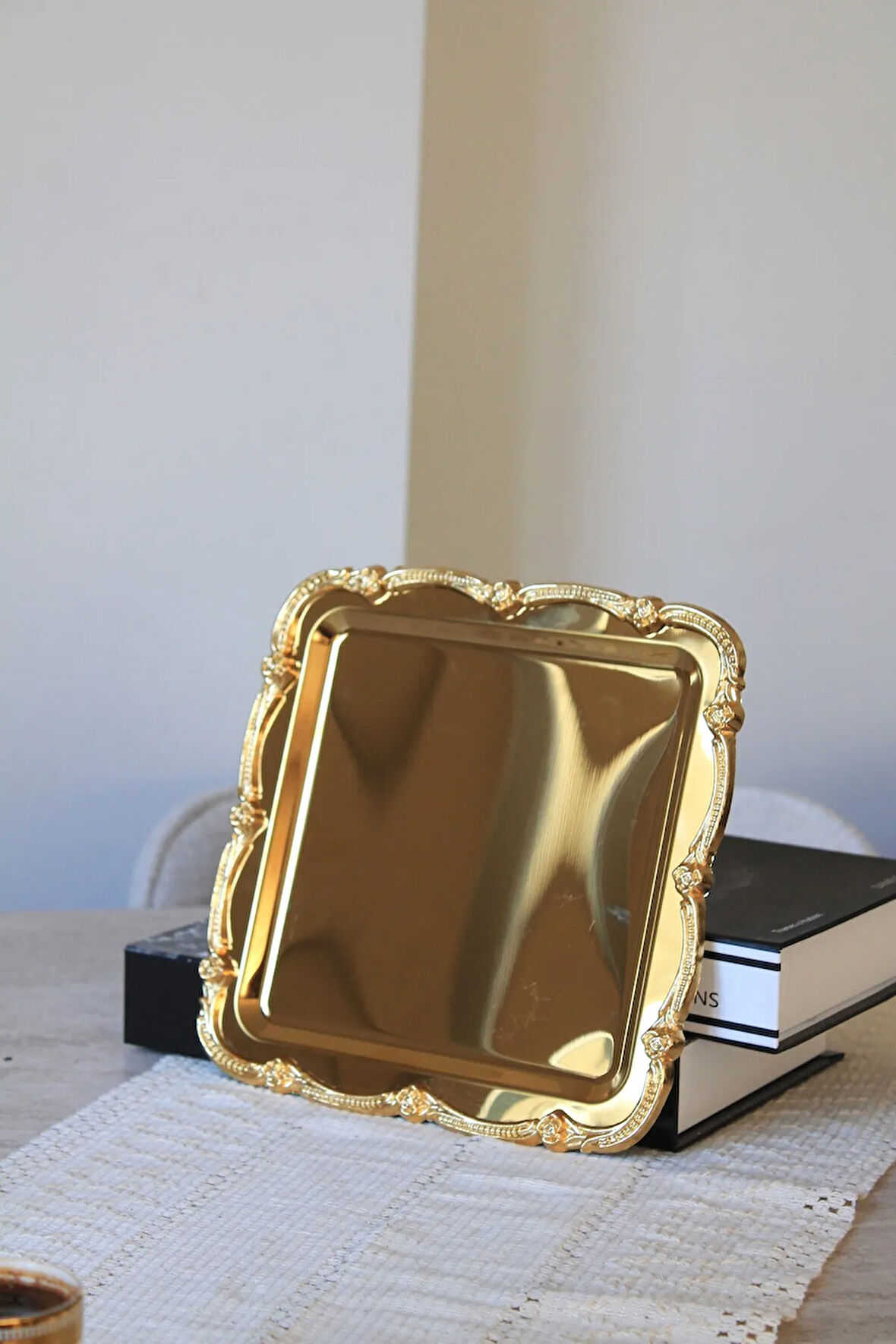 2li Gold Işleme Güllü Kulp Tasarım Tepsi Kahve Sunum Tepsisi Seti 2 Kişilik 2 Adet
