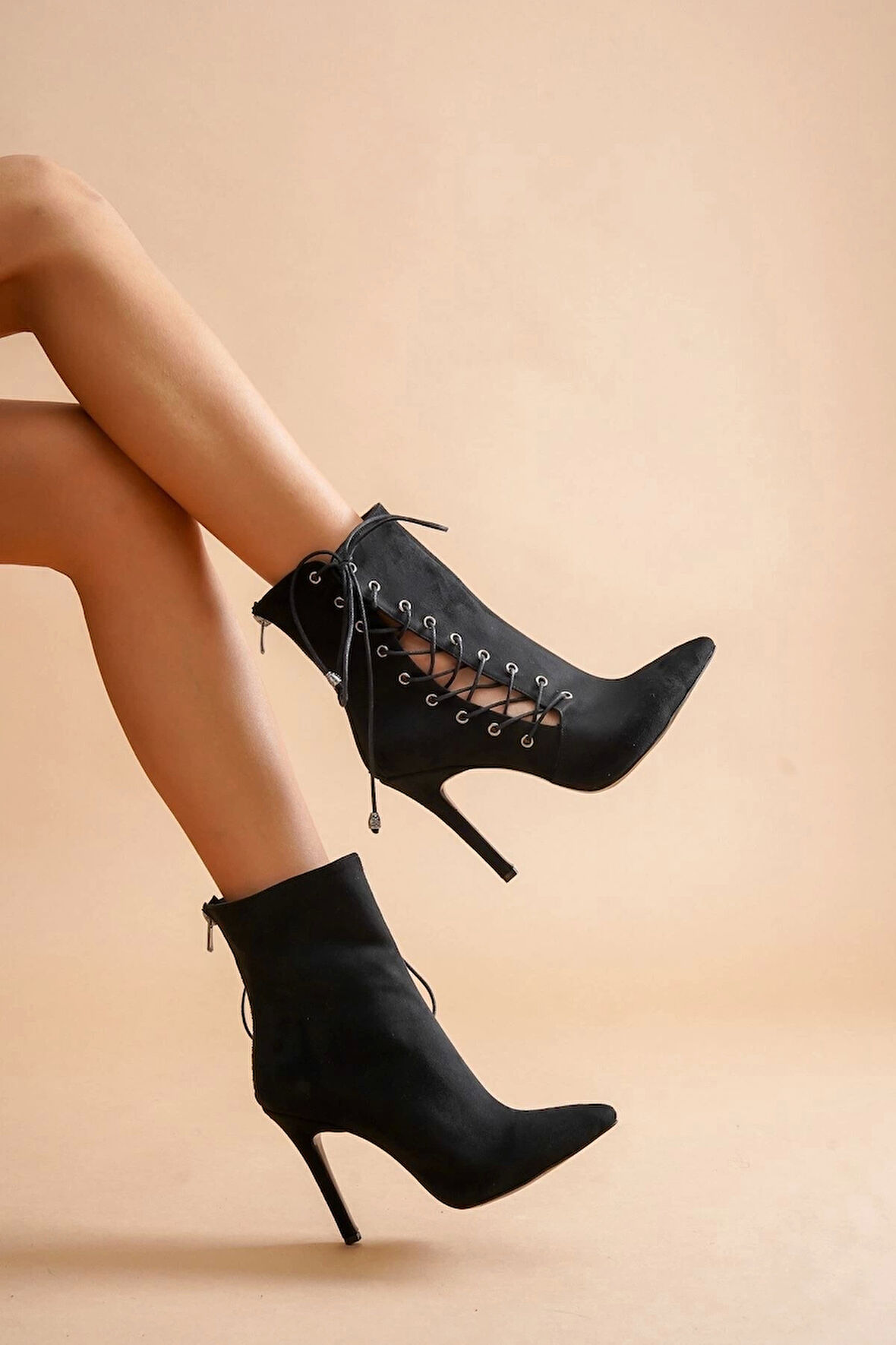 Kadın Bağcıklı Topuklu Kısa Bot Saten Görünümlü İnce Topuklu Şık Ayakkabı