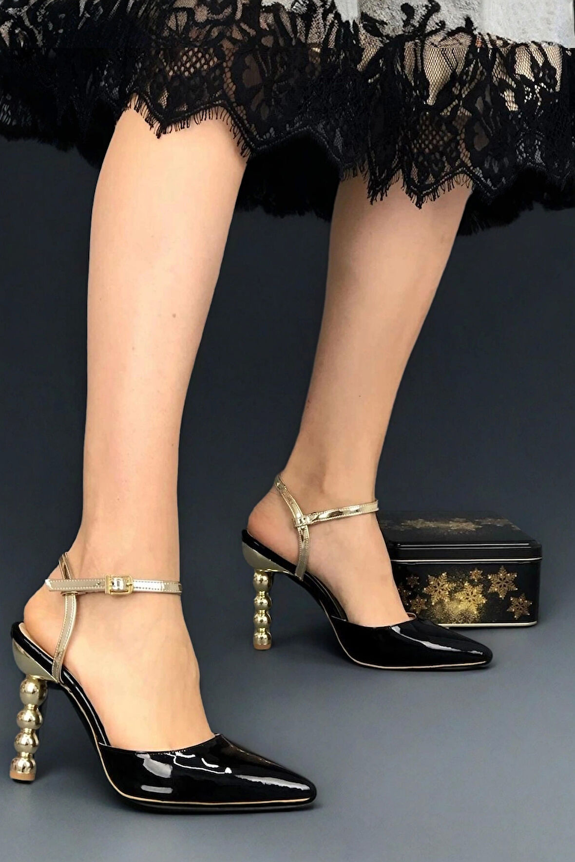 Kadın Topuk Detaylı Tasarım Sivri Burun Topuklu Ayakkabı Bilekten Tokalı Şık Model