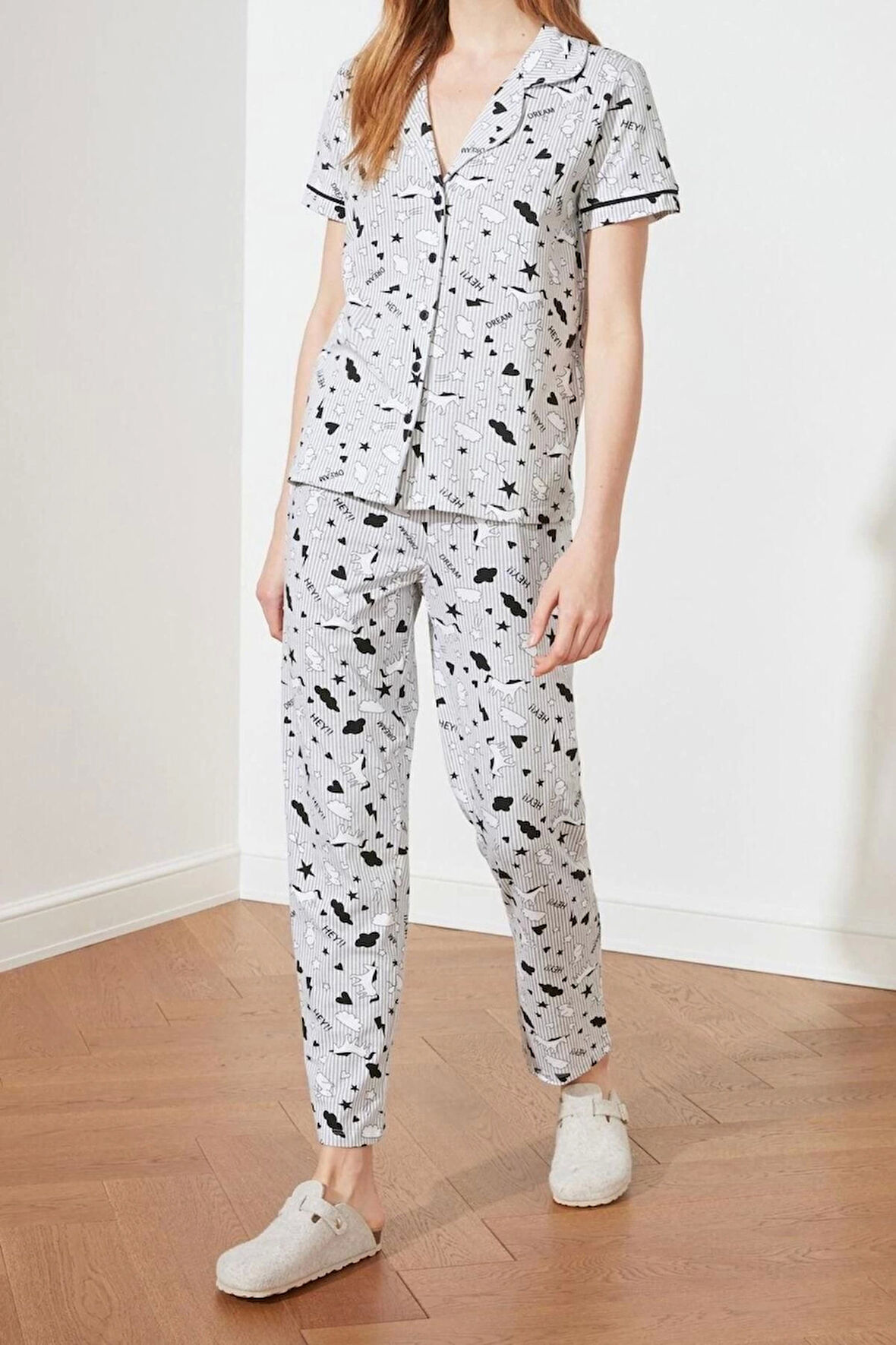 Kadın %100 Pamuk Gömlek Yaka Kısa Kol Biyeli Grafik Desenli Gömlek-Pantolon Örme Pijama Takımı