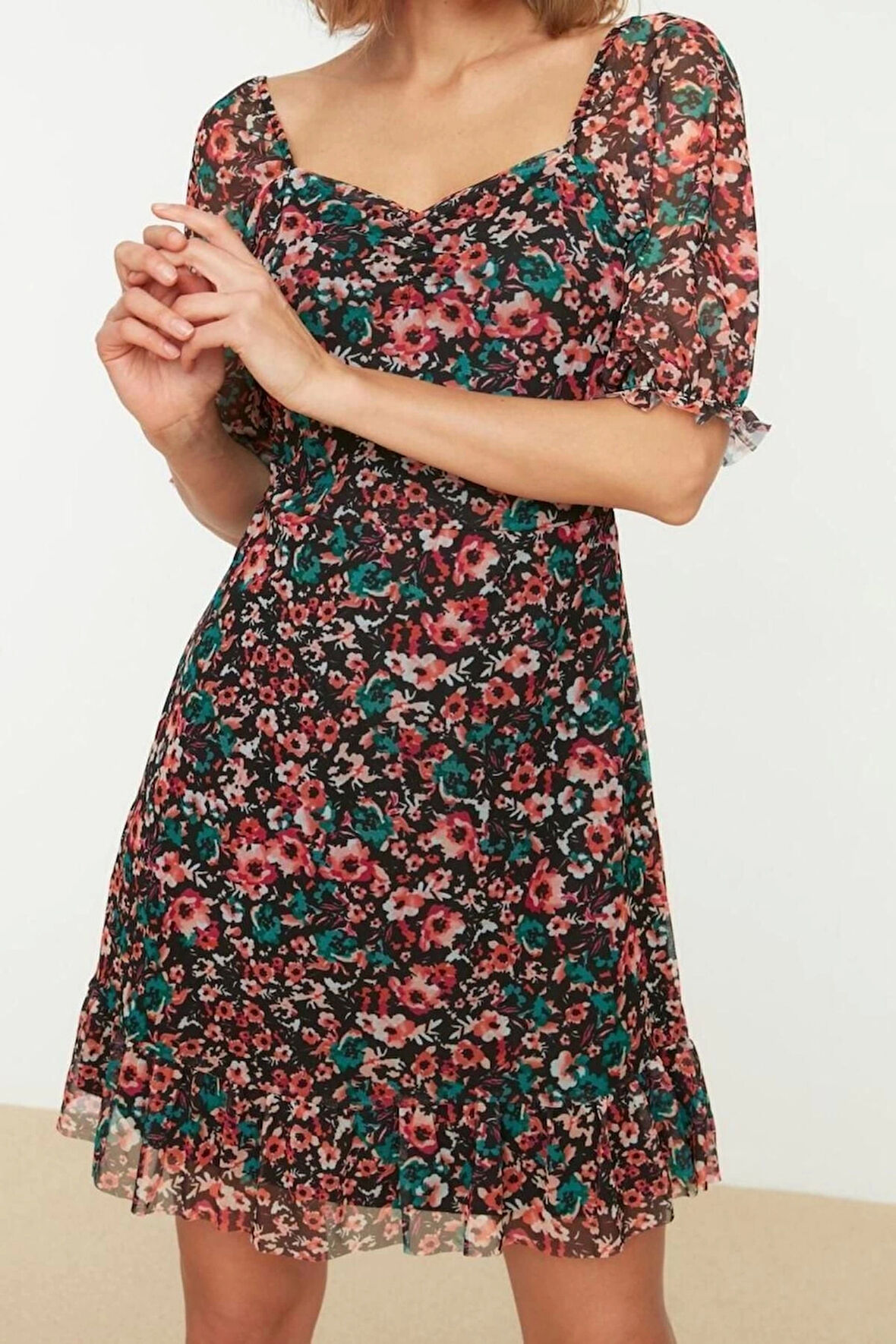 Yeni Regular Casual Günlük Tül Örme Kalp Yaka Kısa Kol Eteği Fırfırlı Mini Boy Elbise