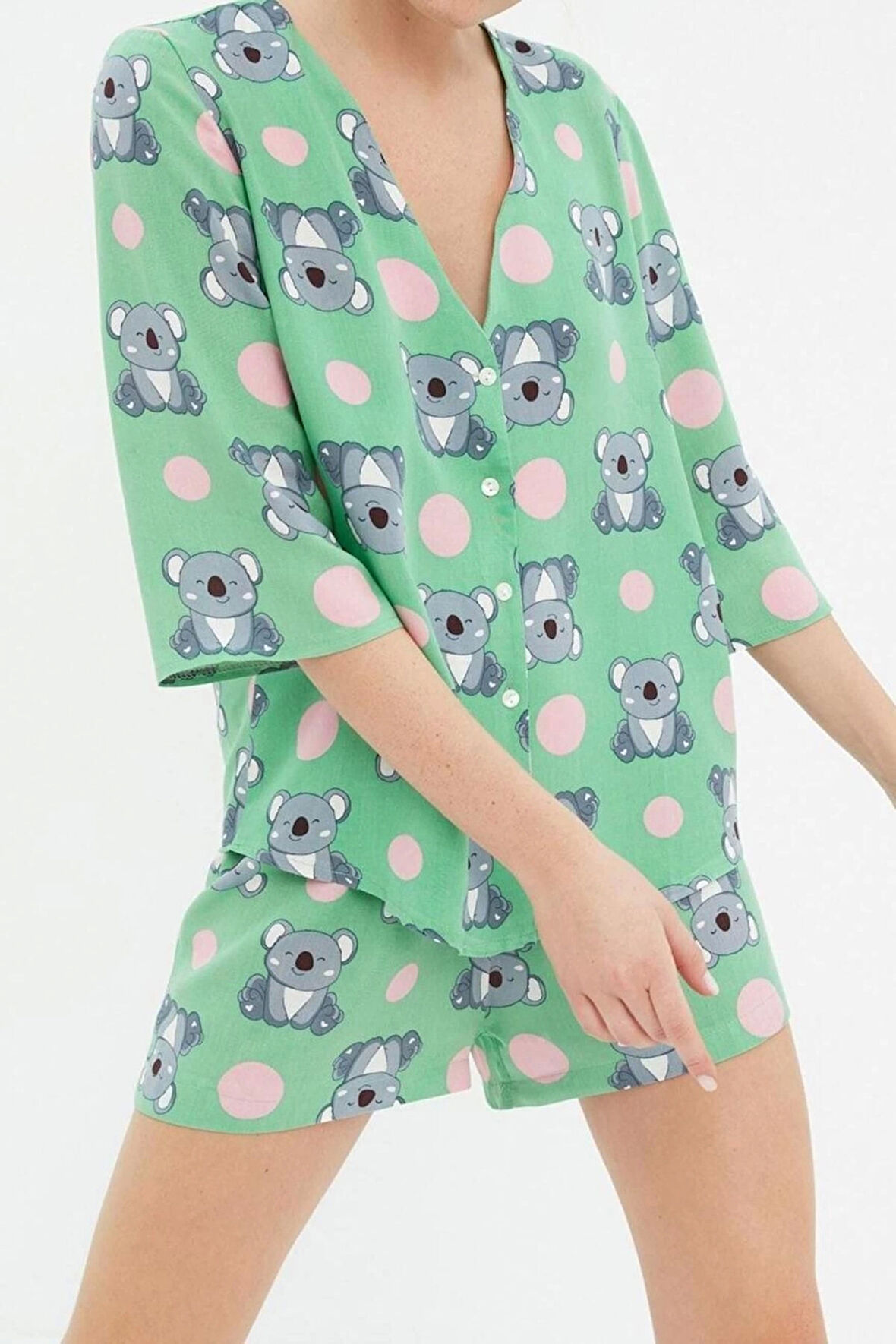 Kadın Viskon V Yaka Uzun Kol Koala Desenli Viskon Gömlek-Şort Dokuma Pijama Takımı