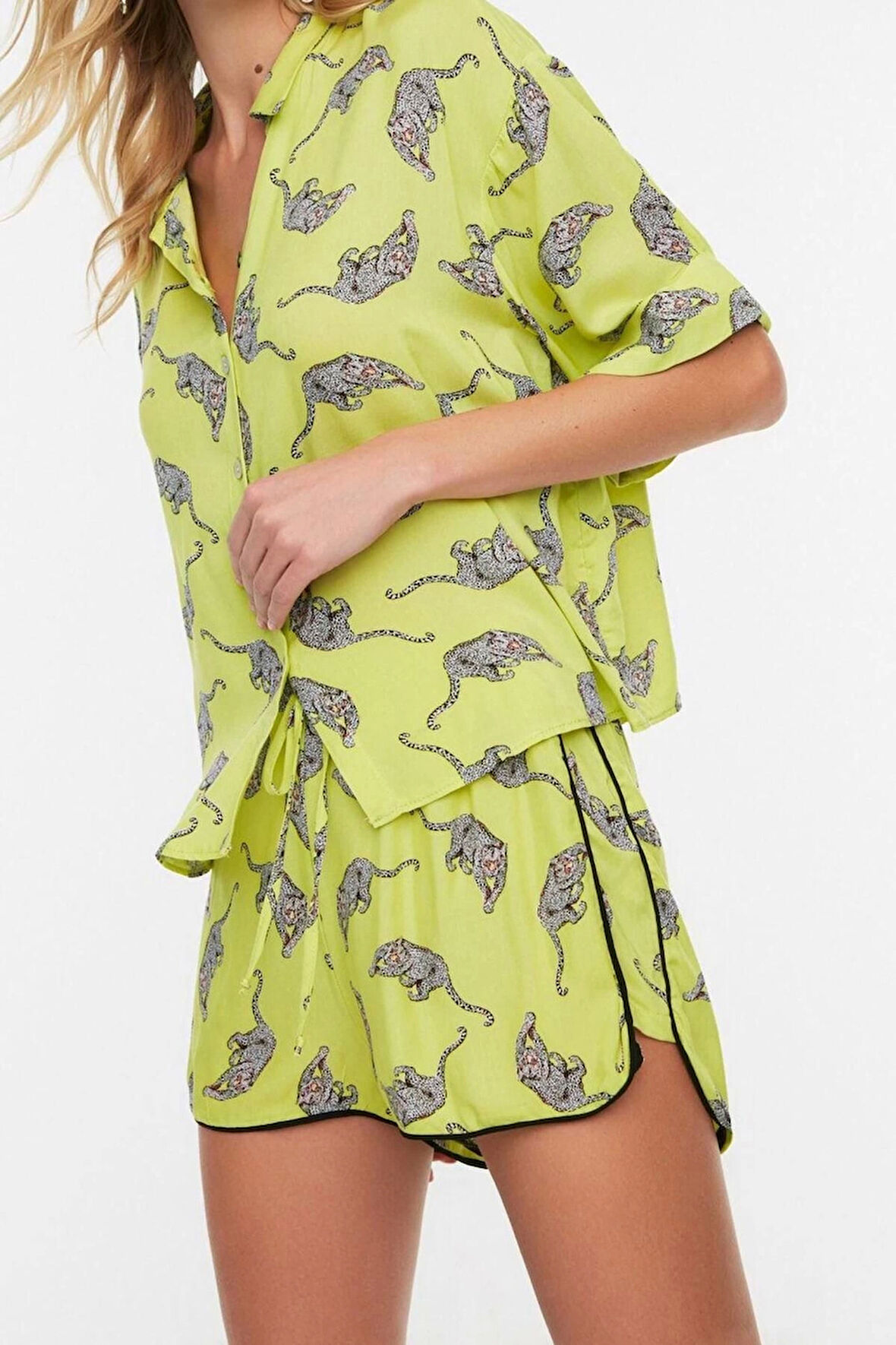 Kadın Moda Şık Geniş Paça Regular Boy Uzun Kollu Leopar Desenli Dokuma Gömlek Şort Takım