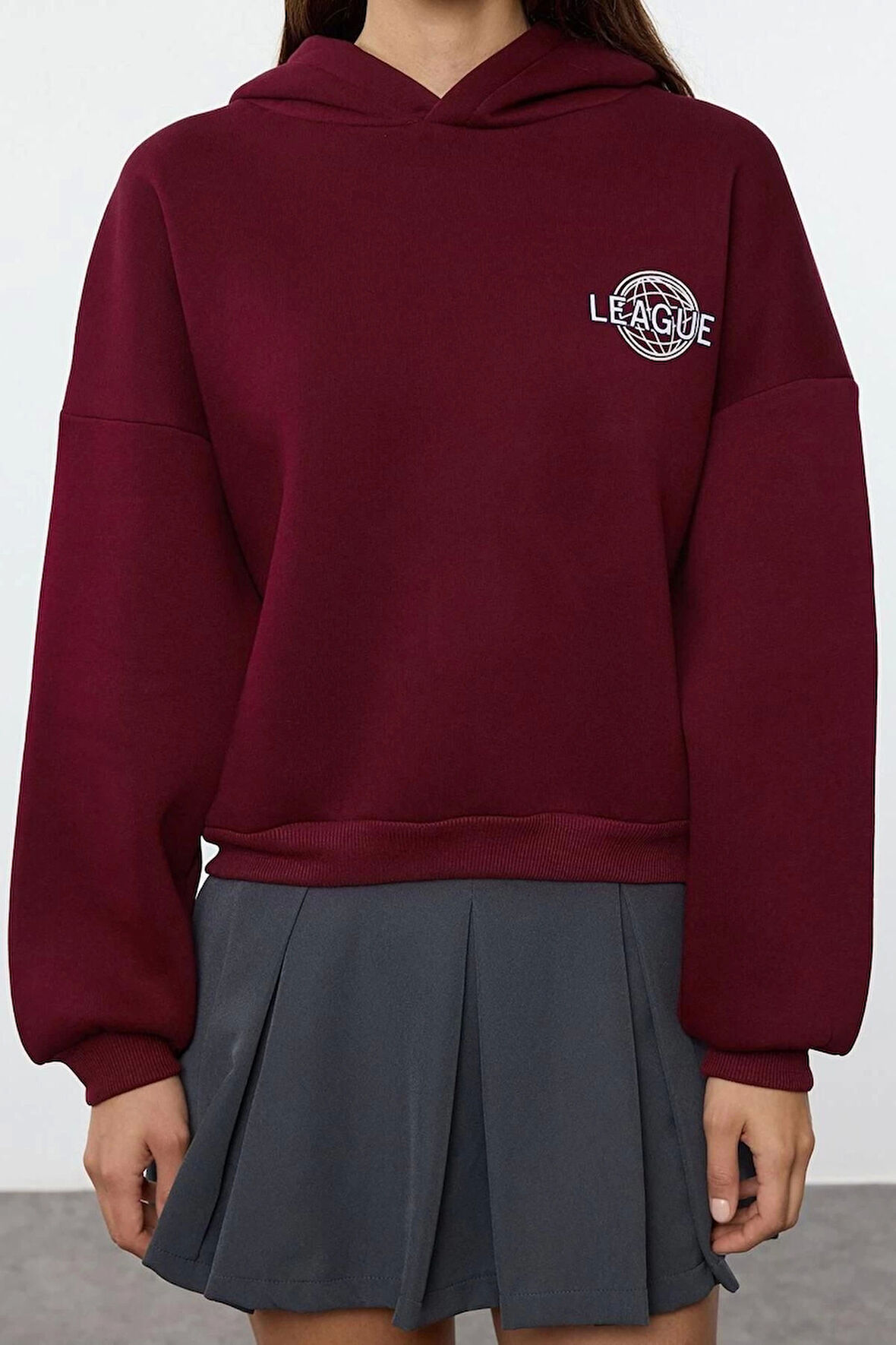 Kadın Moda Şık Relaxed Kapüşonlu Düşük Kol Crop Sırt Baskı Detaylı Kalın İçi Polarlı Örme Sweatshirt