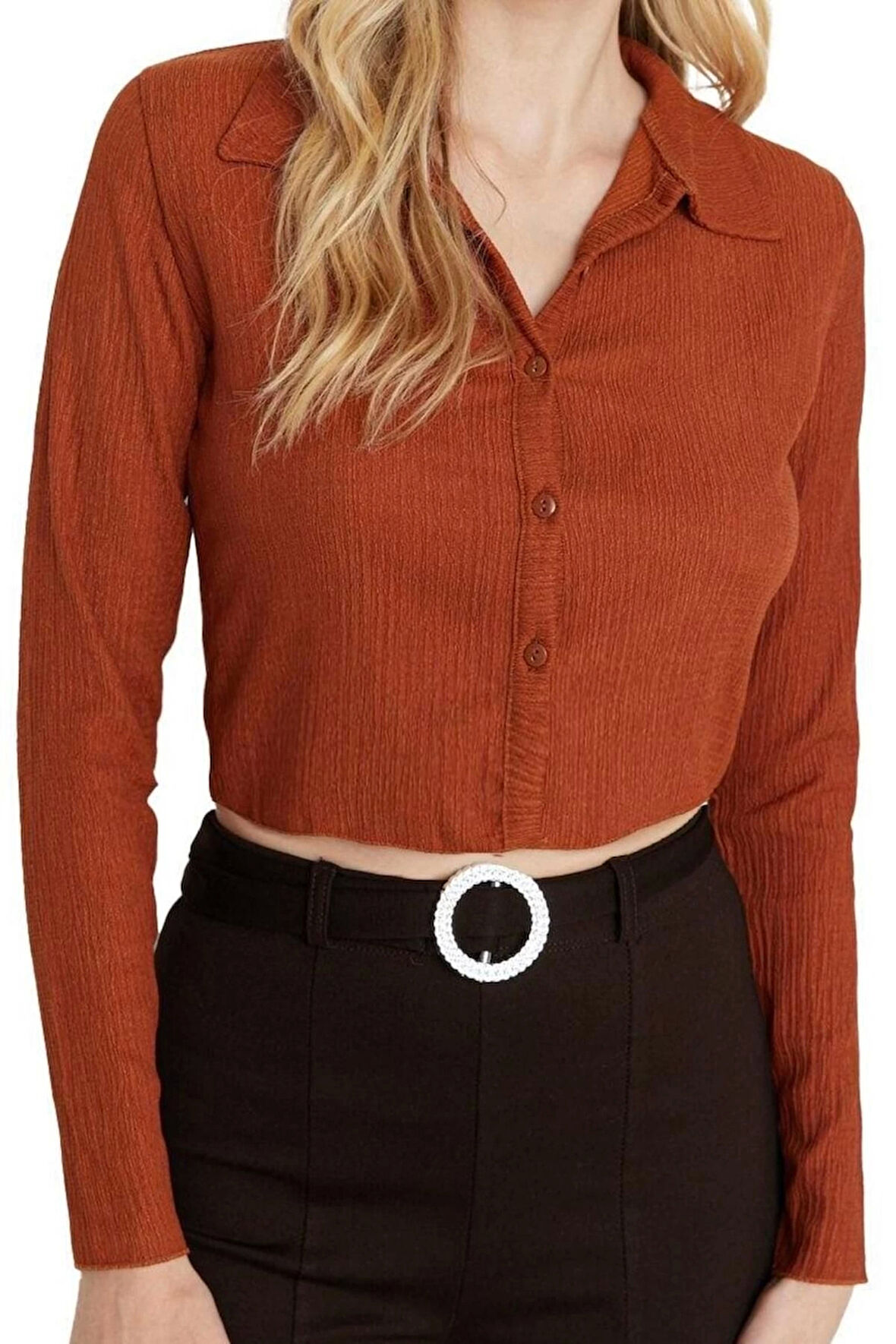 Kadın Crop Gömlek Yaka Slim Kalıp Örme Düğmeli Fitted Vücuda Oturan Polo Yaka Bürümcük Dokulu Bluz
