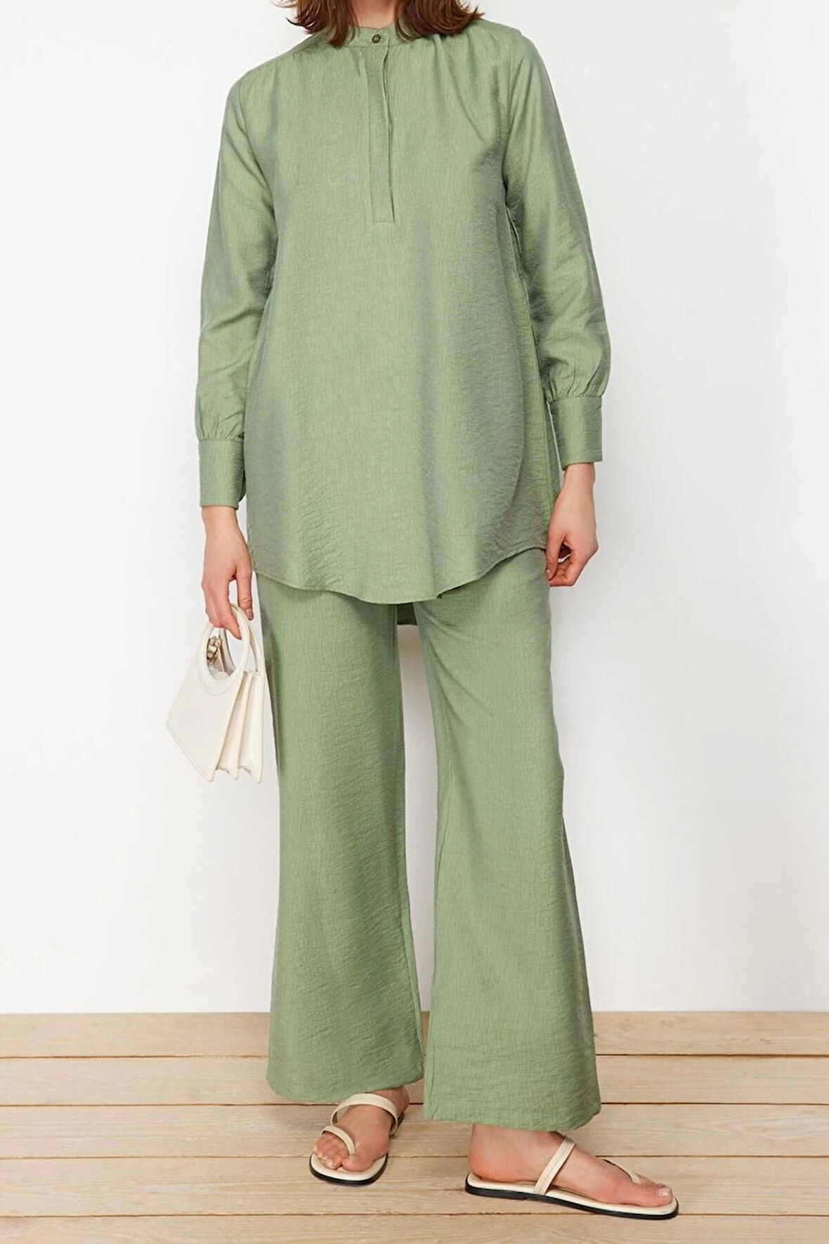 Kadın Moda Şık Geniş Paça Regular Boy Yarım Gizli Patlı Omuz Detaylı Tunik-Pantolon Dokuma Takım