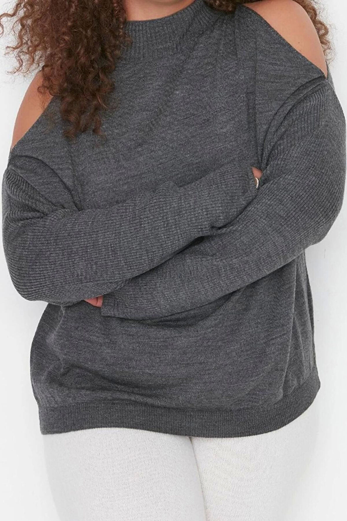 Kadın Büyük Beden Moda Şık Regular Dik Yaka Uzun Kol Düz Cut Out Detaylı Triko Kazak