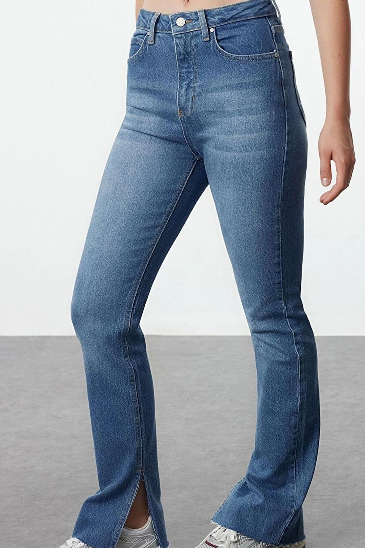 Kadın Moda Şık Kot Pantolon Boru Paça Regular Boy Denim Lacivert Yırtmaçlı Yüksek Bel Jeans