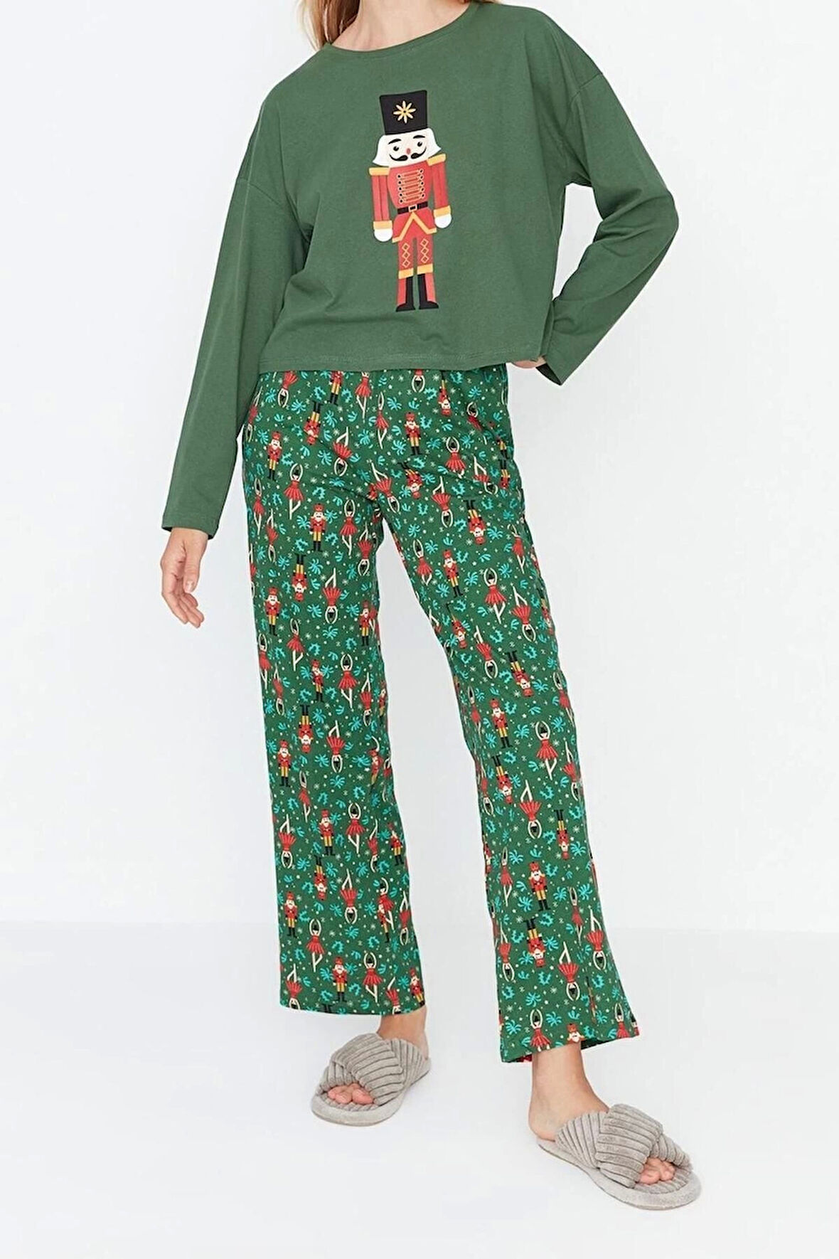 Kadın %100 Pamuk Bisiklet Yaka Uzun Kol %100 Pamuk Yılbaşı Temalı Örme Pijama Takımı