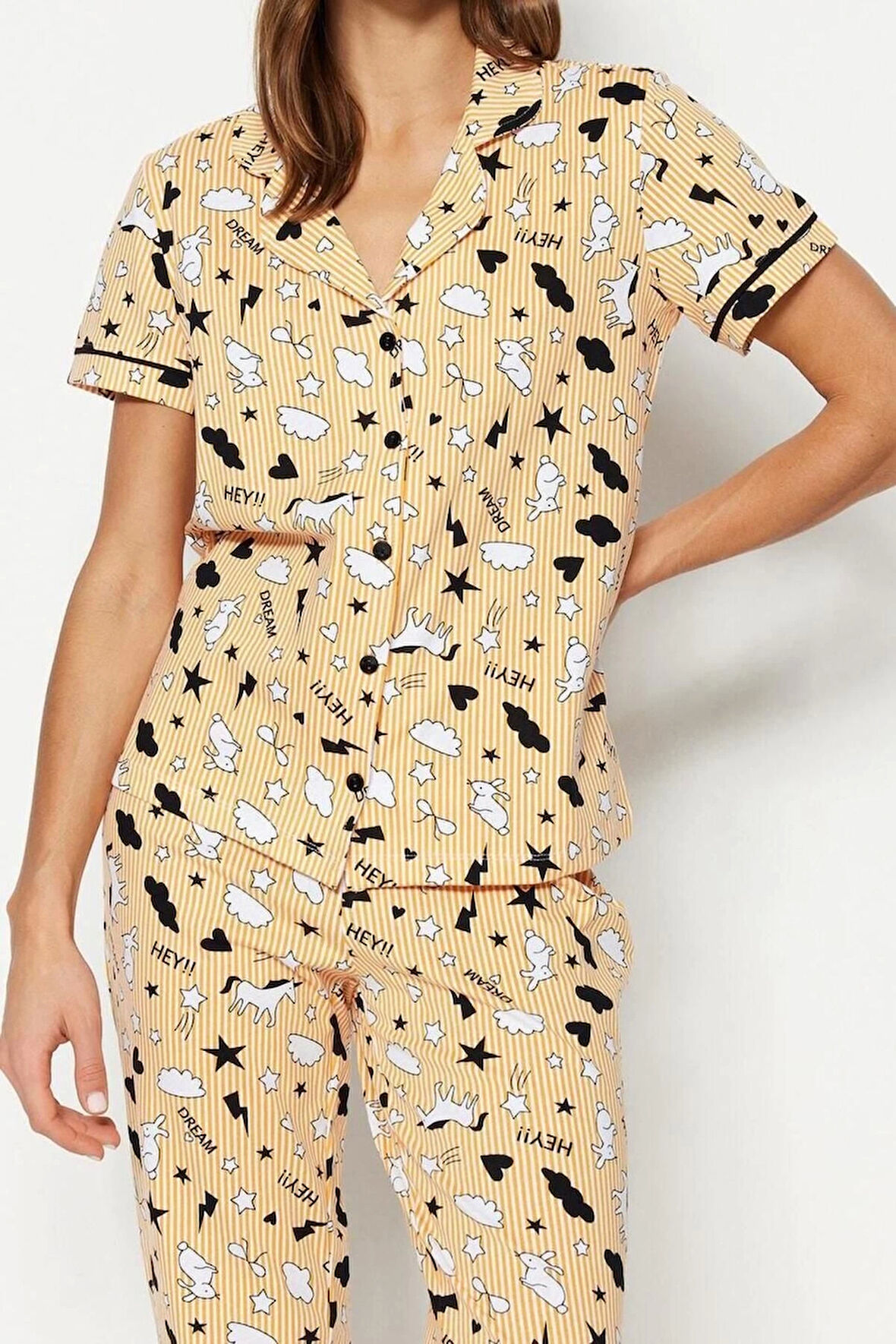 Kadın %100 Pamuk Gömlek Yaka Kısa Kol Biyeli Grafik Desenli Gömlek-Pantolon Örme Pijama Takımı