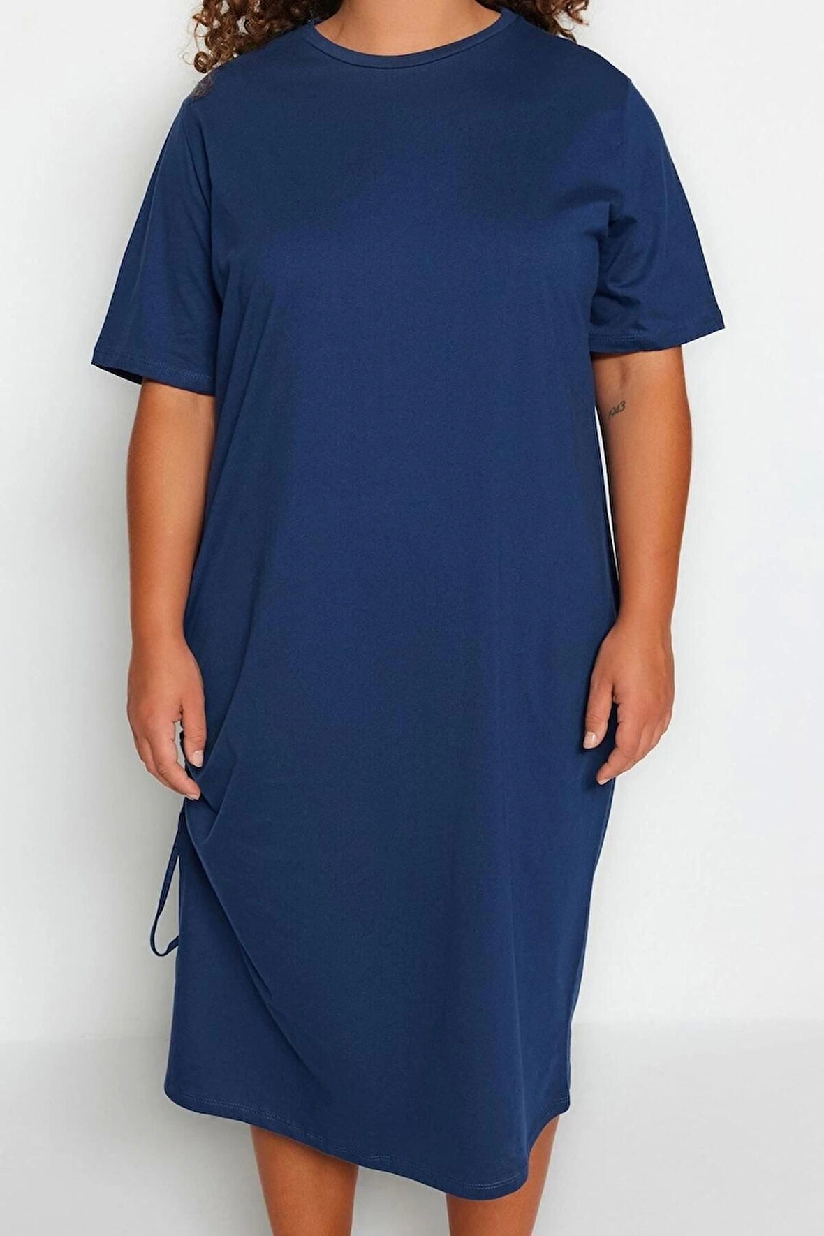 Kadın Moda Şık Büyük Beden Midi Boy Bisiklet Yaka Relaxed Yandan Büzgülü ve Yırtmaçlı Örme Elbise