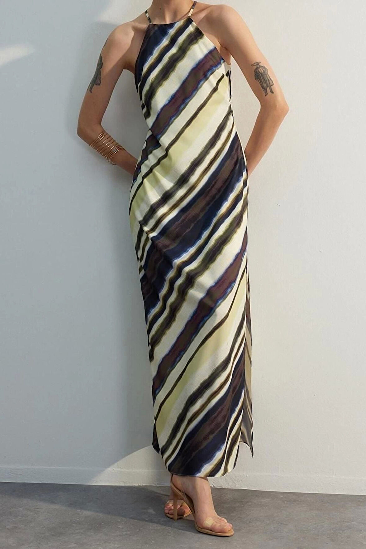 Yeni Rahat Gündüz Gece Mat Saten Dokuma Halter Yaka Kolsuz Kol A-Line Maxi Boy Elbise