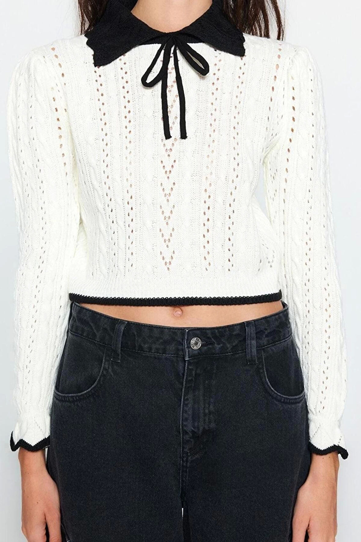 Kadın Moda Şık Polo Yaka Standart Kol Crop Ajurlu Delikli Kurdeleli Detaylı Triko Kazak