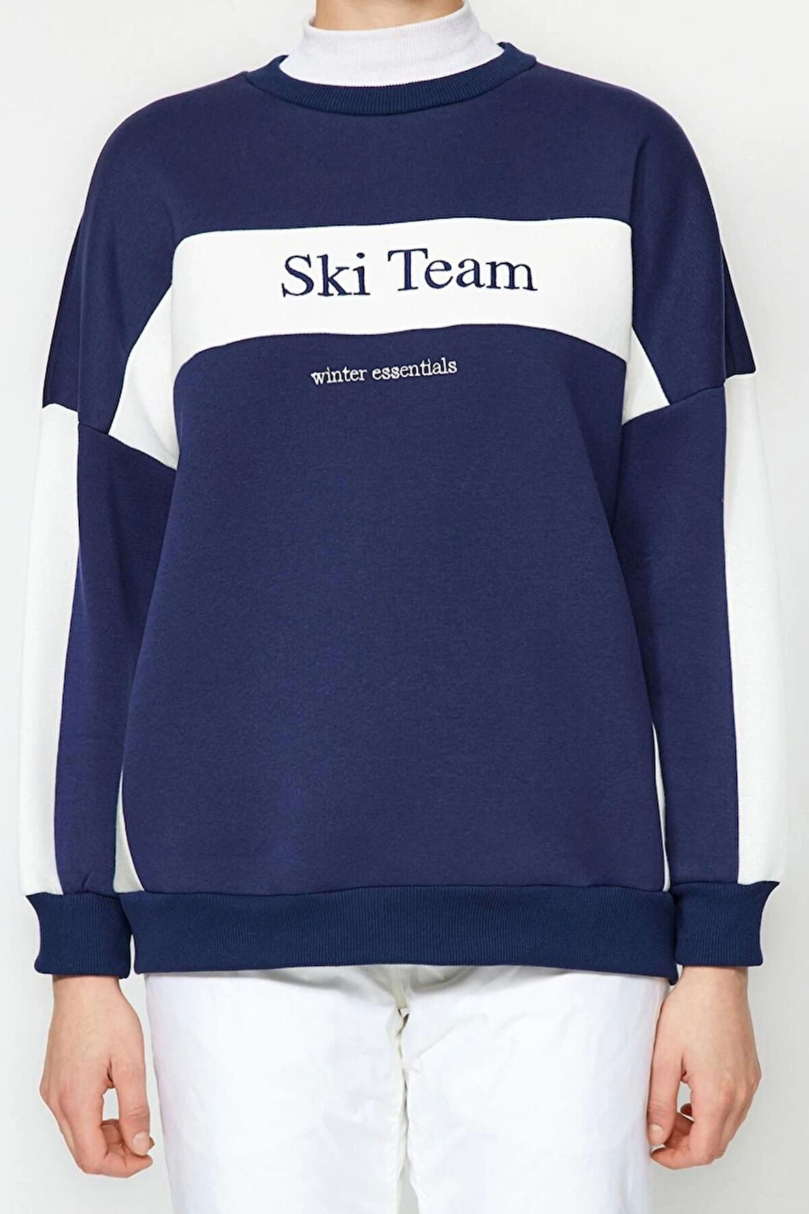 Kadın Moda Şık Regular Bisiklet Yaka Düşük Kol Uzun Kalın İçi Polarlı Slogan Nakışlı Örme Sweatshirt