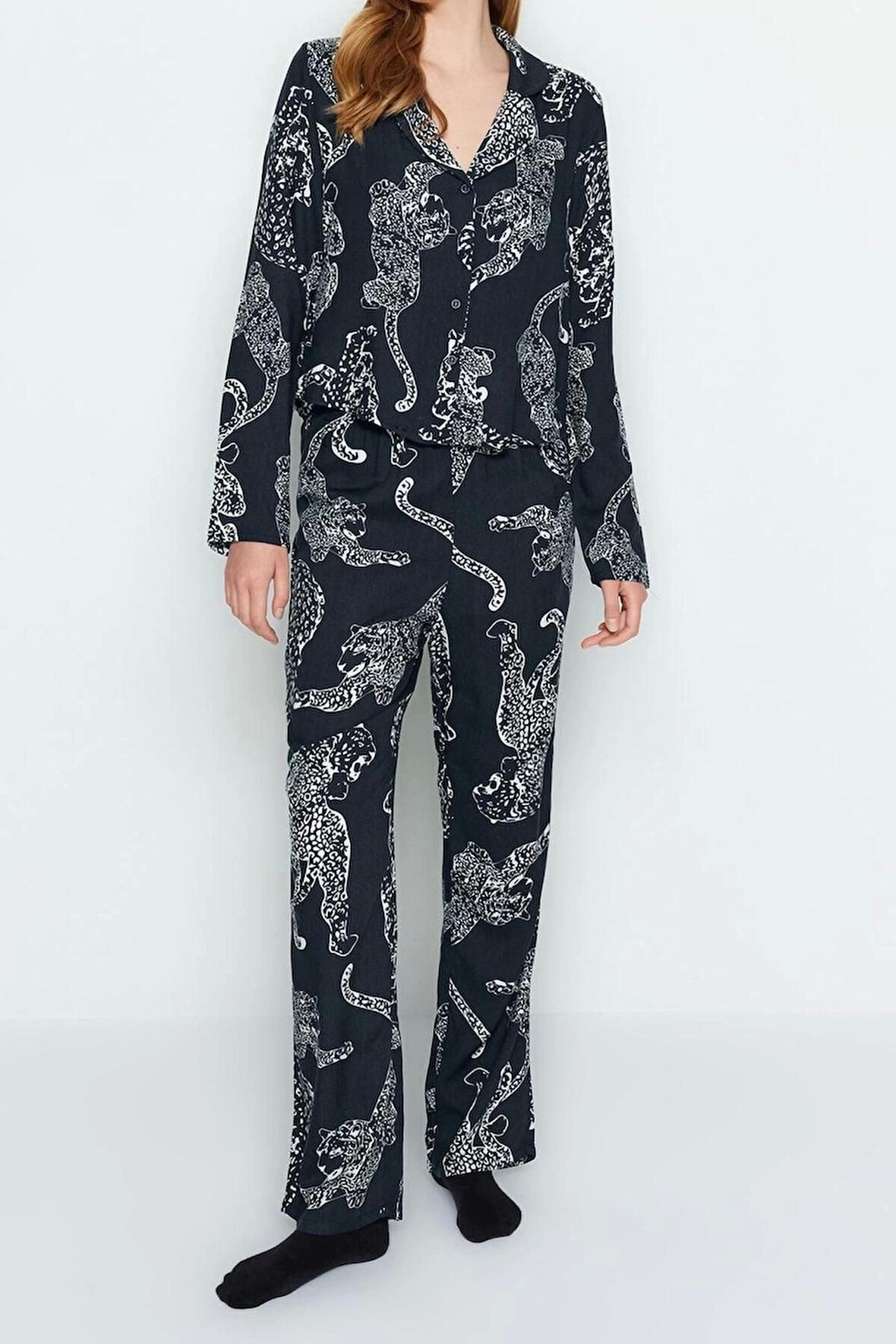 Kadın Moda Şık Gömlek Yaka Boru Paça Uzun Kol Kaplan Desenli Viskon Dokuma Pijama Takımı