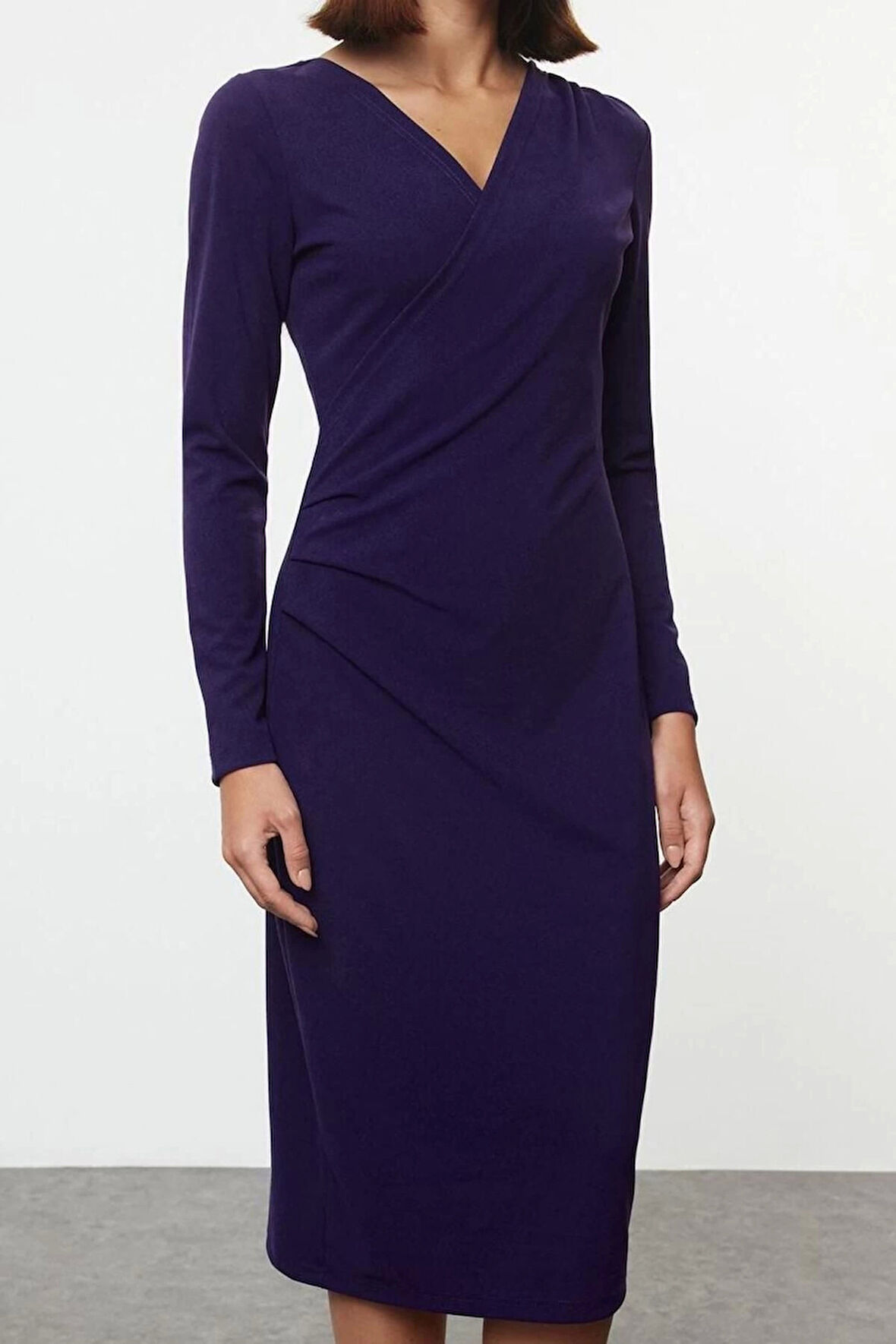 Kadın Moda Şık Midi Boy Kruvaze Slim Yaka Uzun Kollu Büzgü Detaylı Vücuda Oturan Örme Elbise